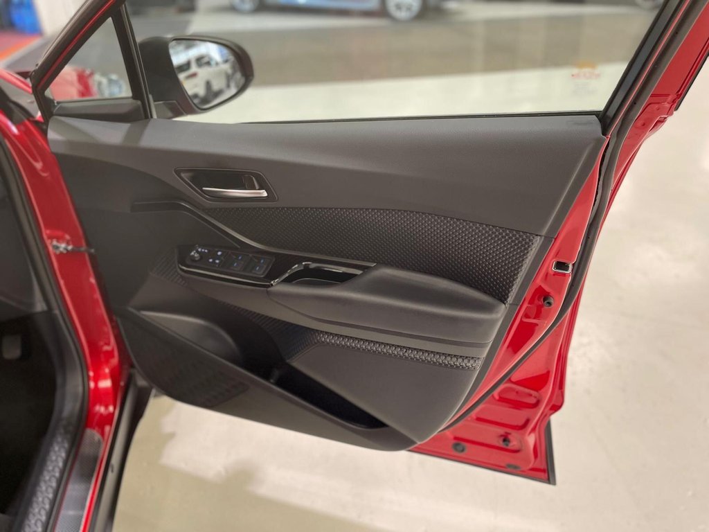 Used Toyota C-HR 2023 for sale - 76559102: Photo 24