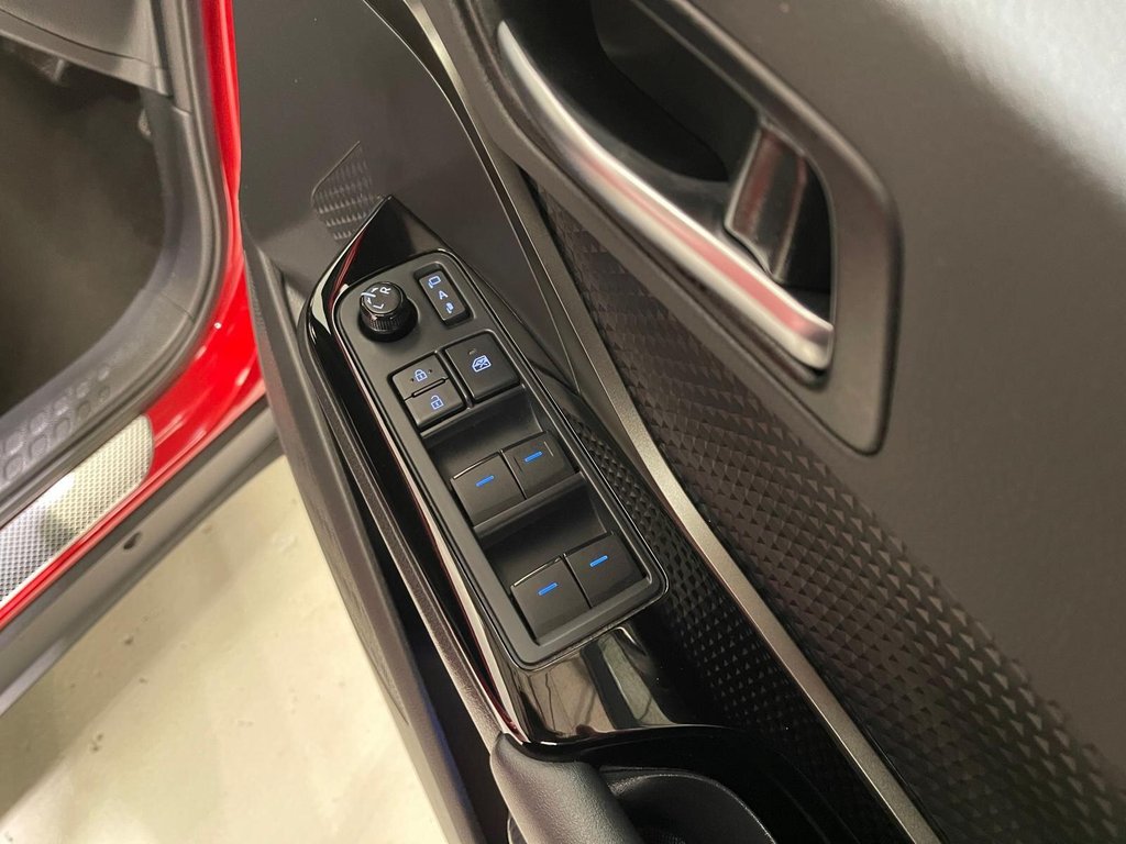 Used Toyota C-HR 2023 for sale - 76559102: Photo 25