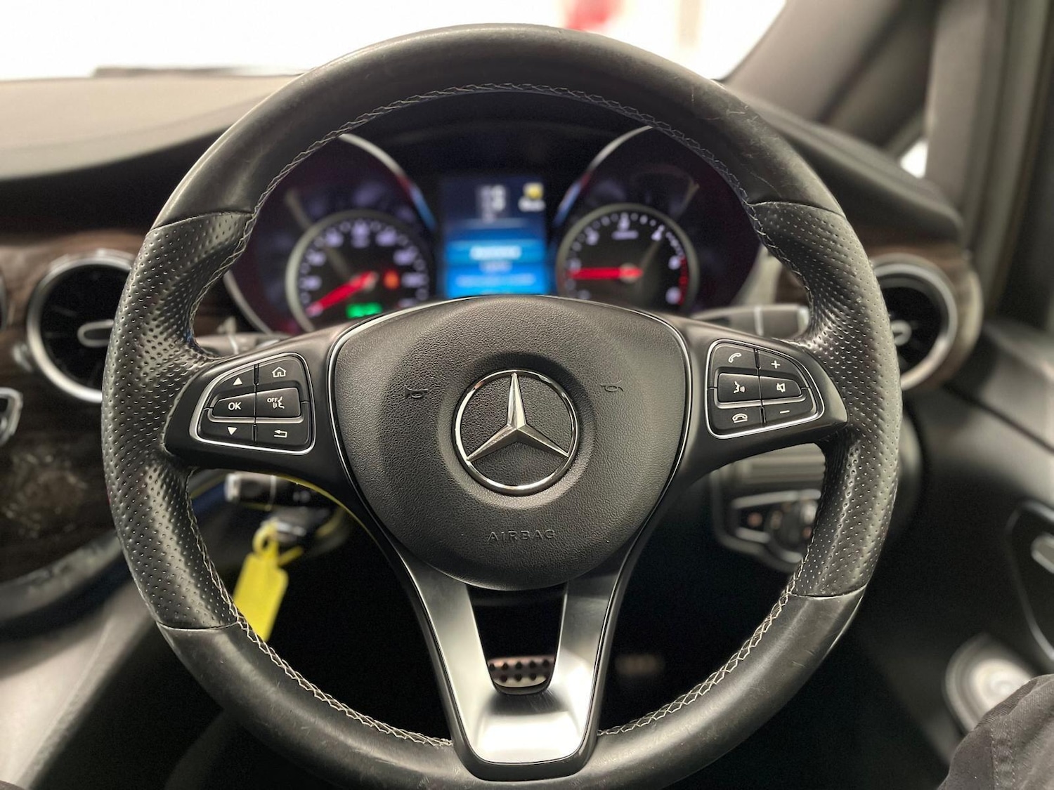 Used Mercedes-Benz V-Class 2022 for sale - 76398668: Photo 12