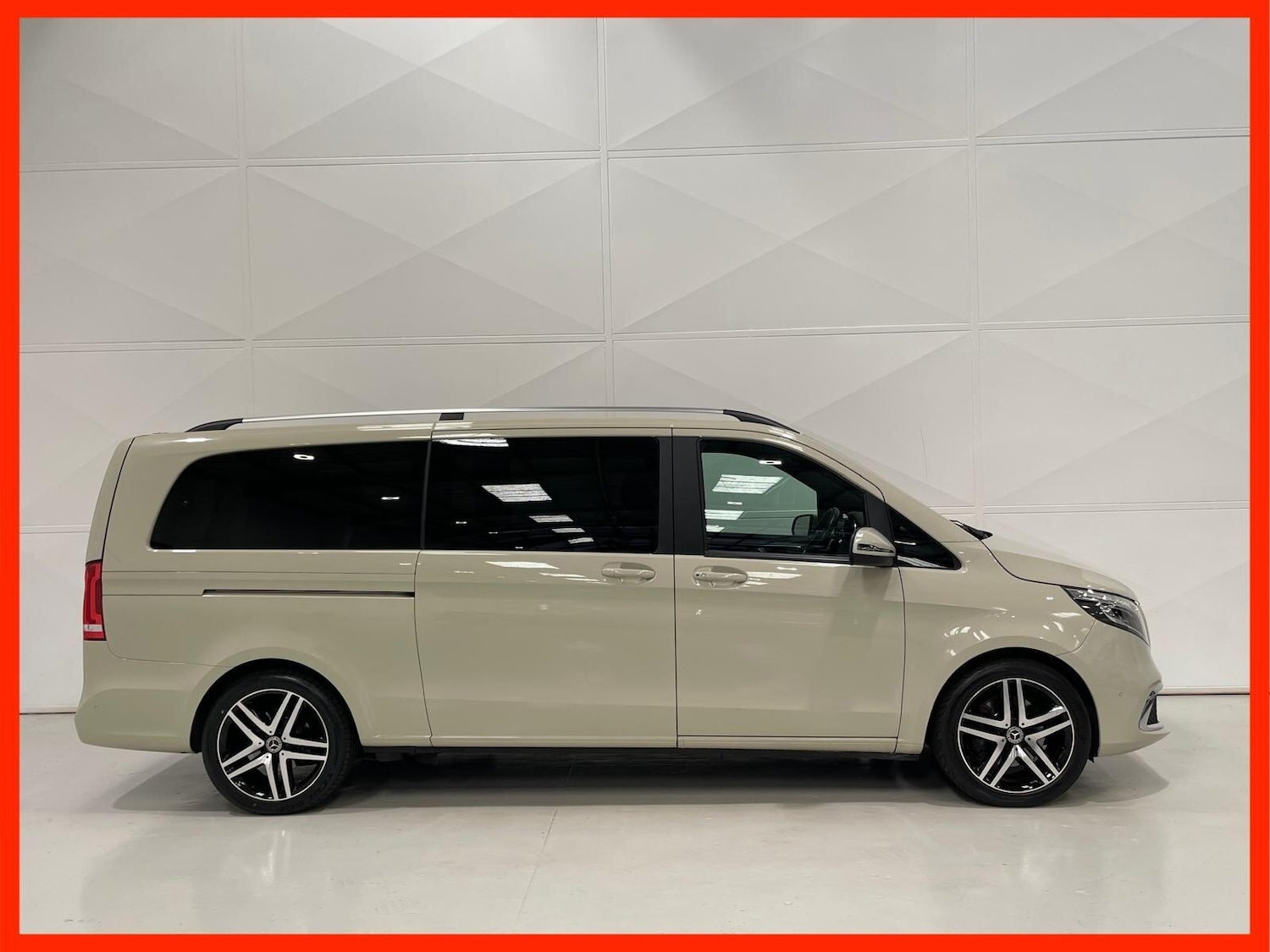 Used Mercedes-Benz V-Class 2022 for sale - 76398668: Photo 3