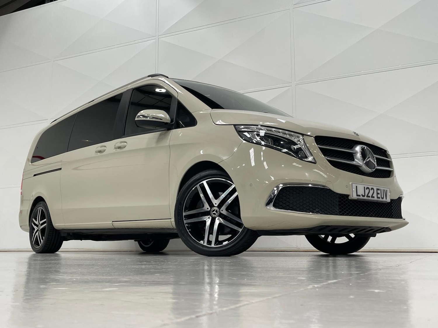 Used Mercedes-Benz V-Class 2022 for sale - 76398668: Photo 36