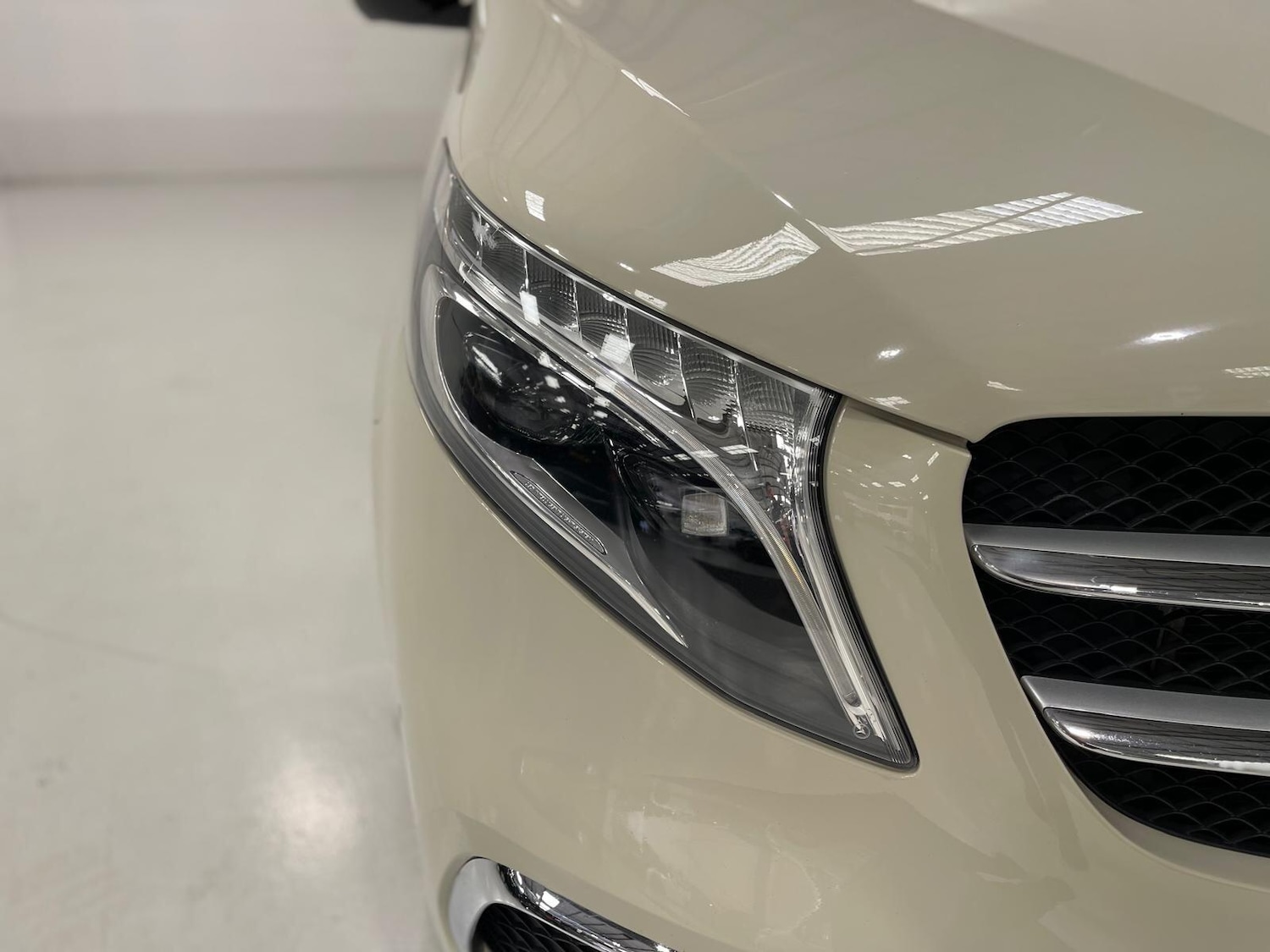 Used Mercedes-Benz V-Class 2022 for sale - 76398668: Photo 41