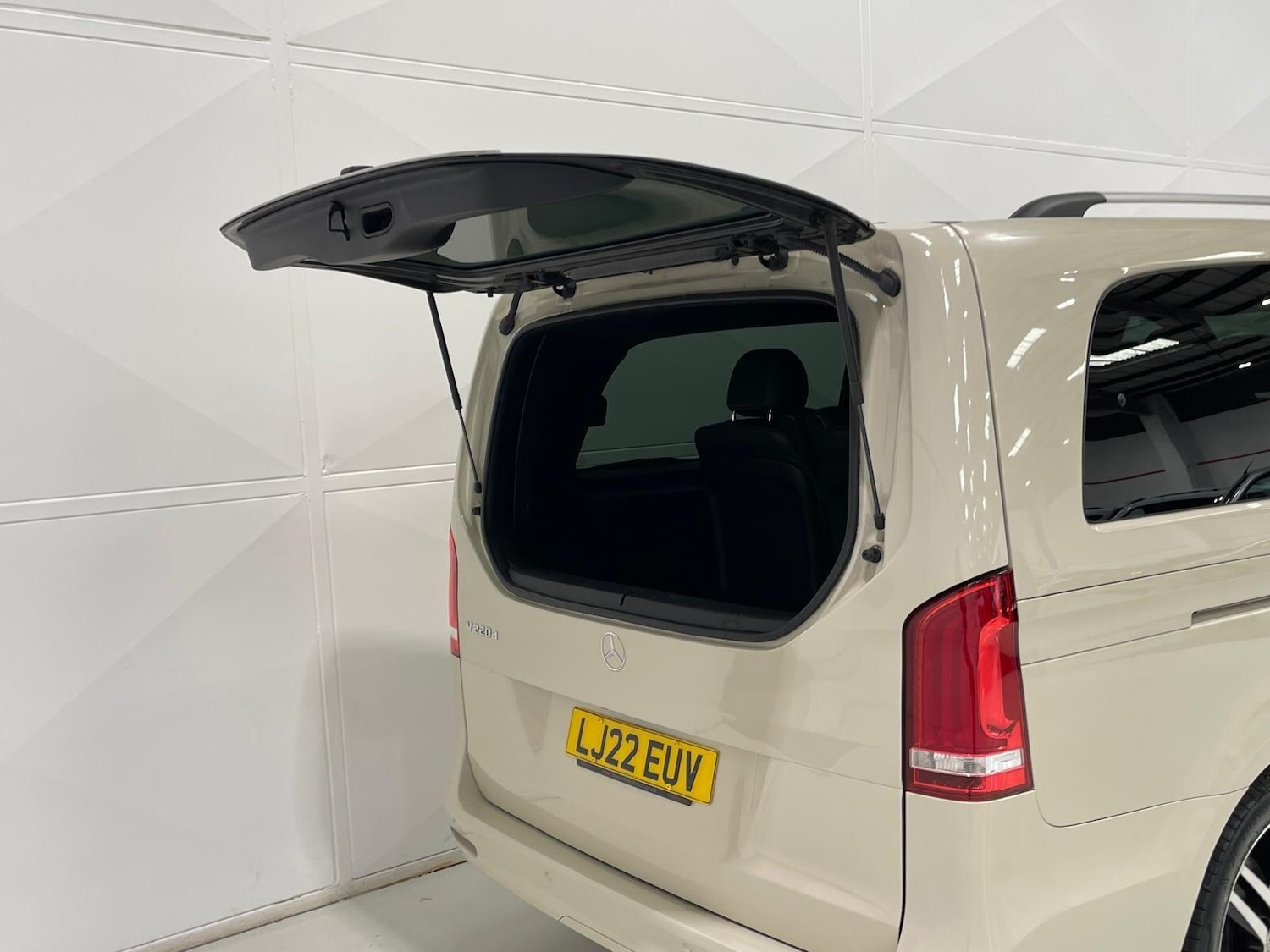 Used Mercedes-Benz V-Class 2022 for sale - 76398668: Photo 50