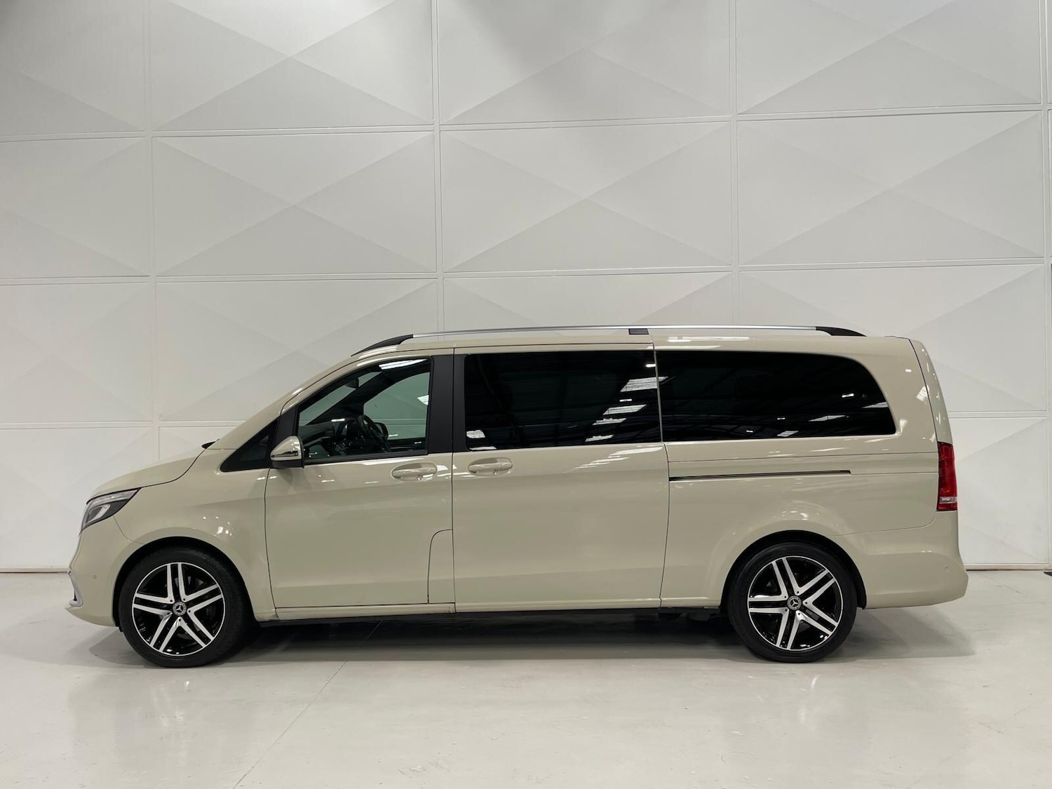 Used Mercedes-Benz V-Class 2022 for sale - 76398668: Photo 7