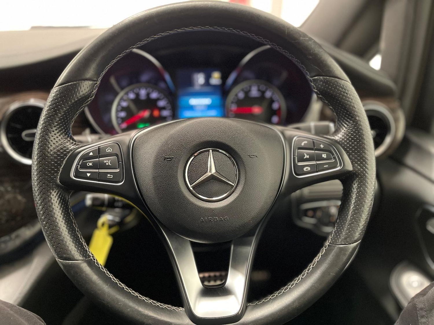 Used Mercedes-Benz V-Class 2022 for sale - 76398668: Photo 72