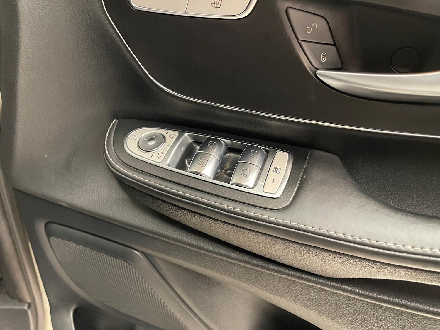 Used Mercedes-Benz V-Class 2022 for sale - 76398668: Photo 85