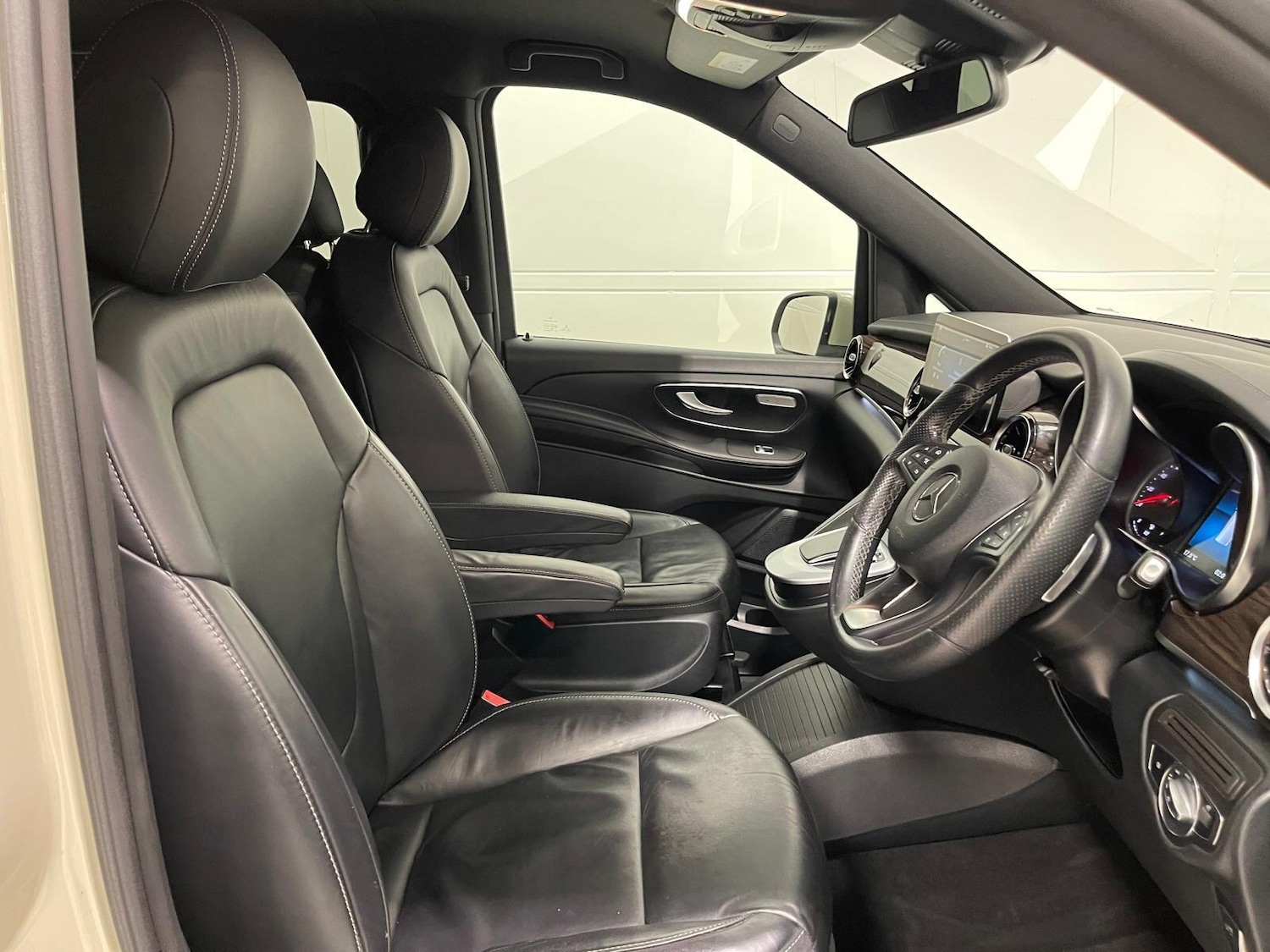 Used Mercedes-Benz V-Class 2022 for sale - 76398668: Photo 86