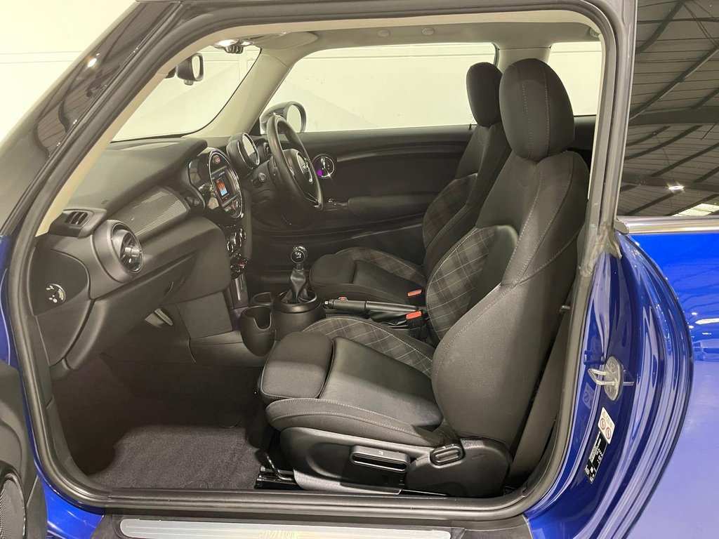Used MINI Hatch 2018 for sale - 76867390: Photo 25