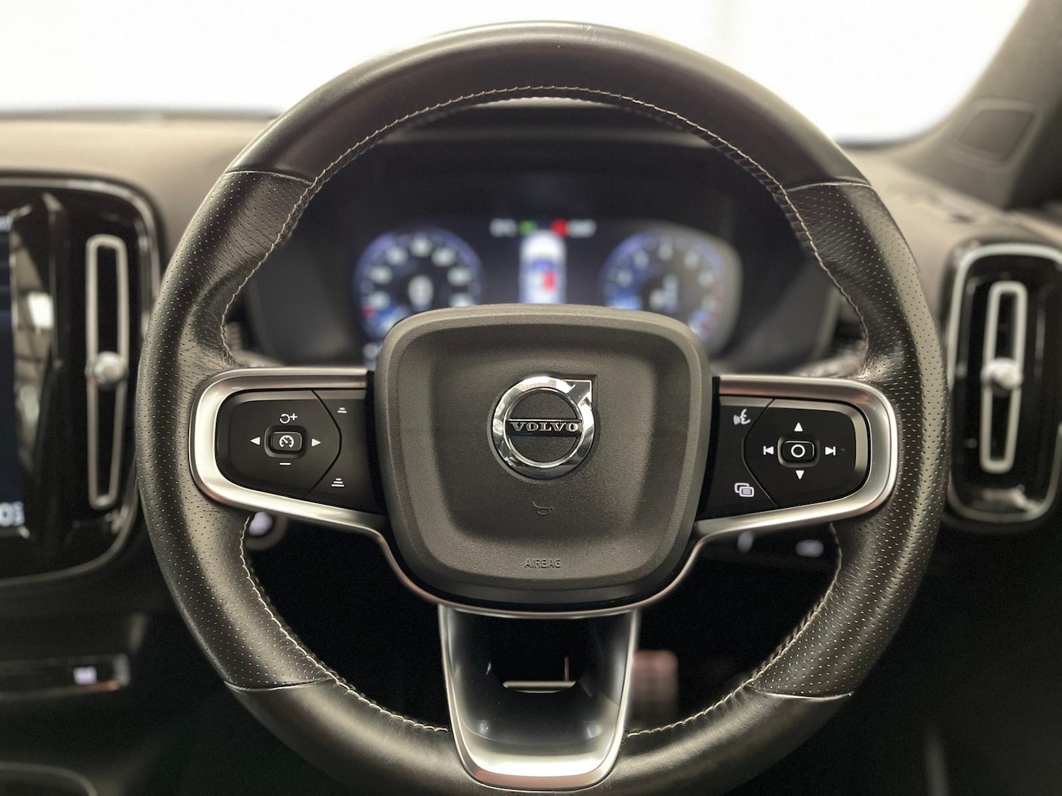 Used Volvo XC40 2020 for sale - 76398971: Photo 68