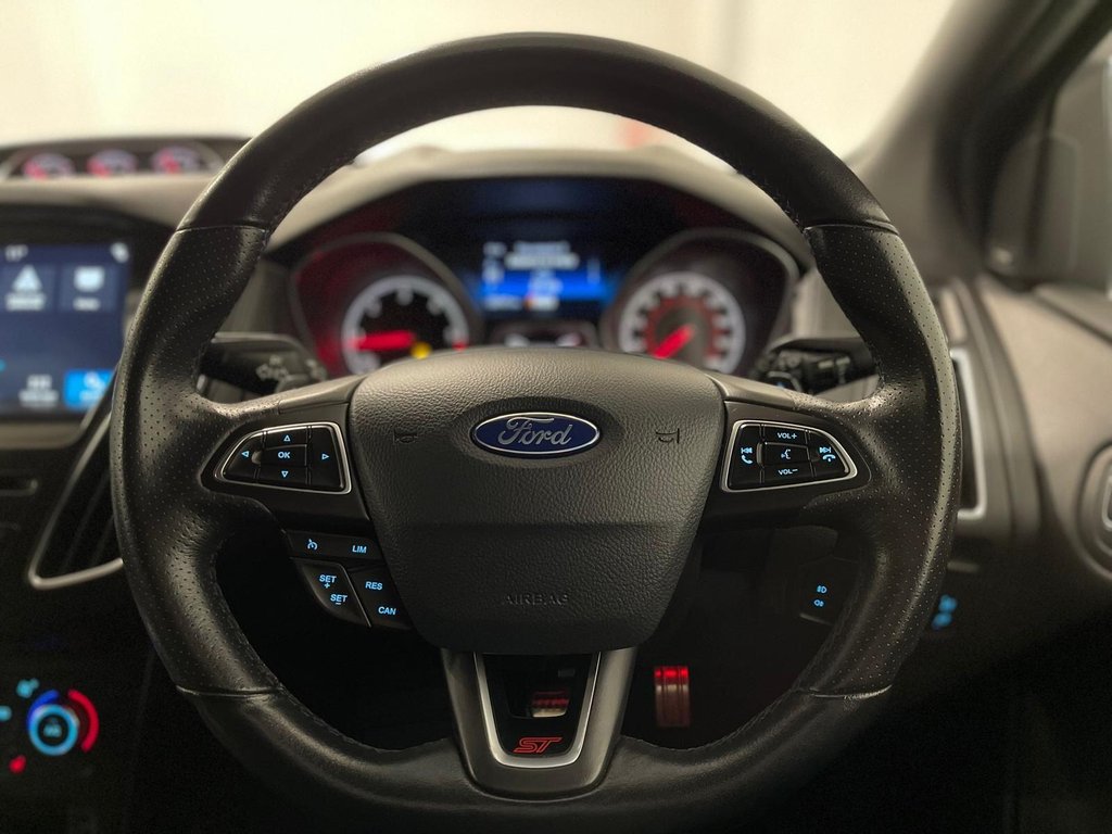 Used Ford Focus 2017 for sale - 76841681: Photo 10