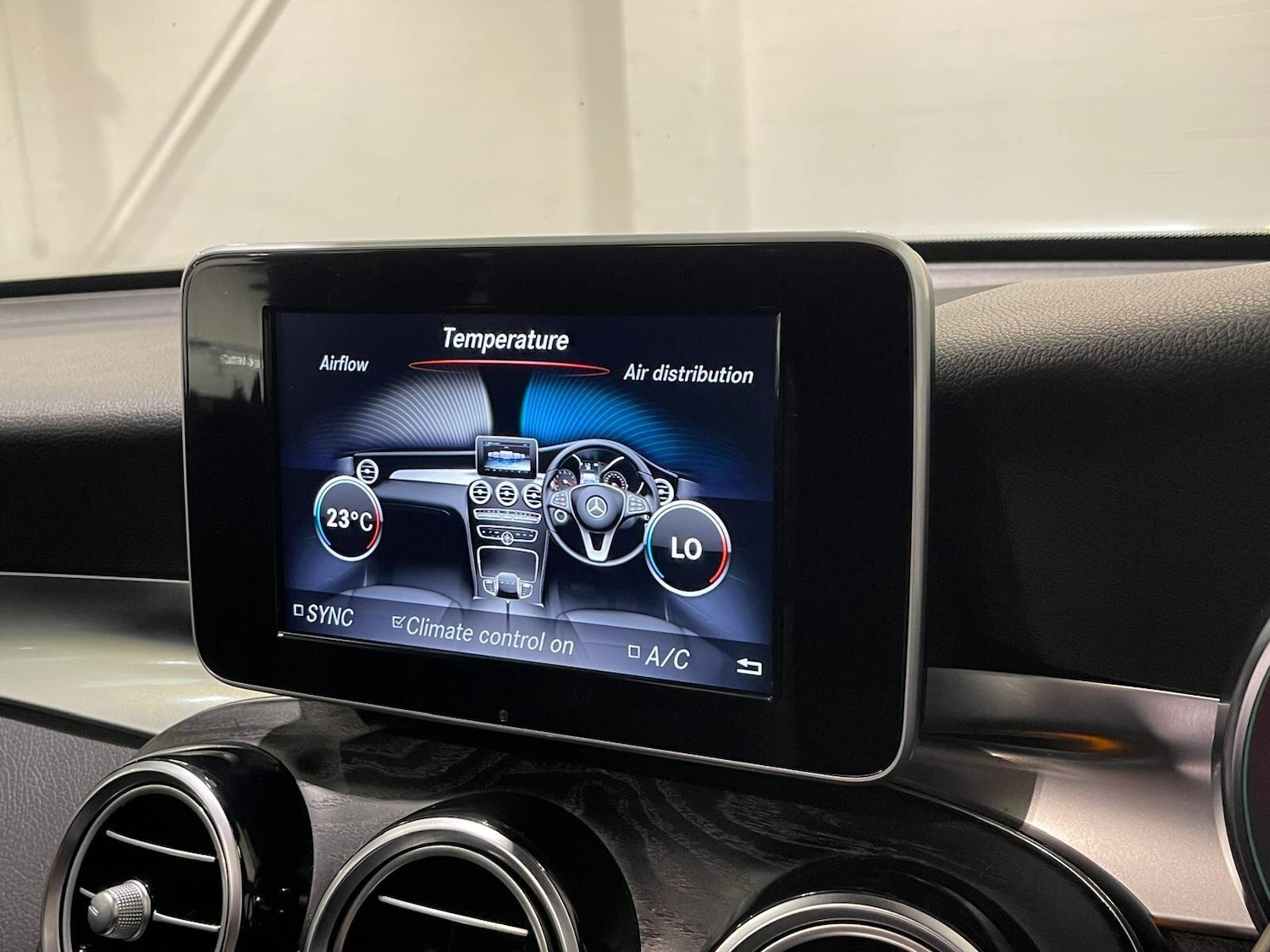 Used Mercedes-Benz GLC 2019 for sale - 76398236: Photo 16