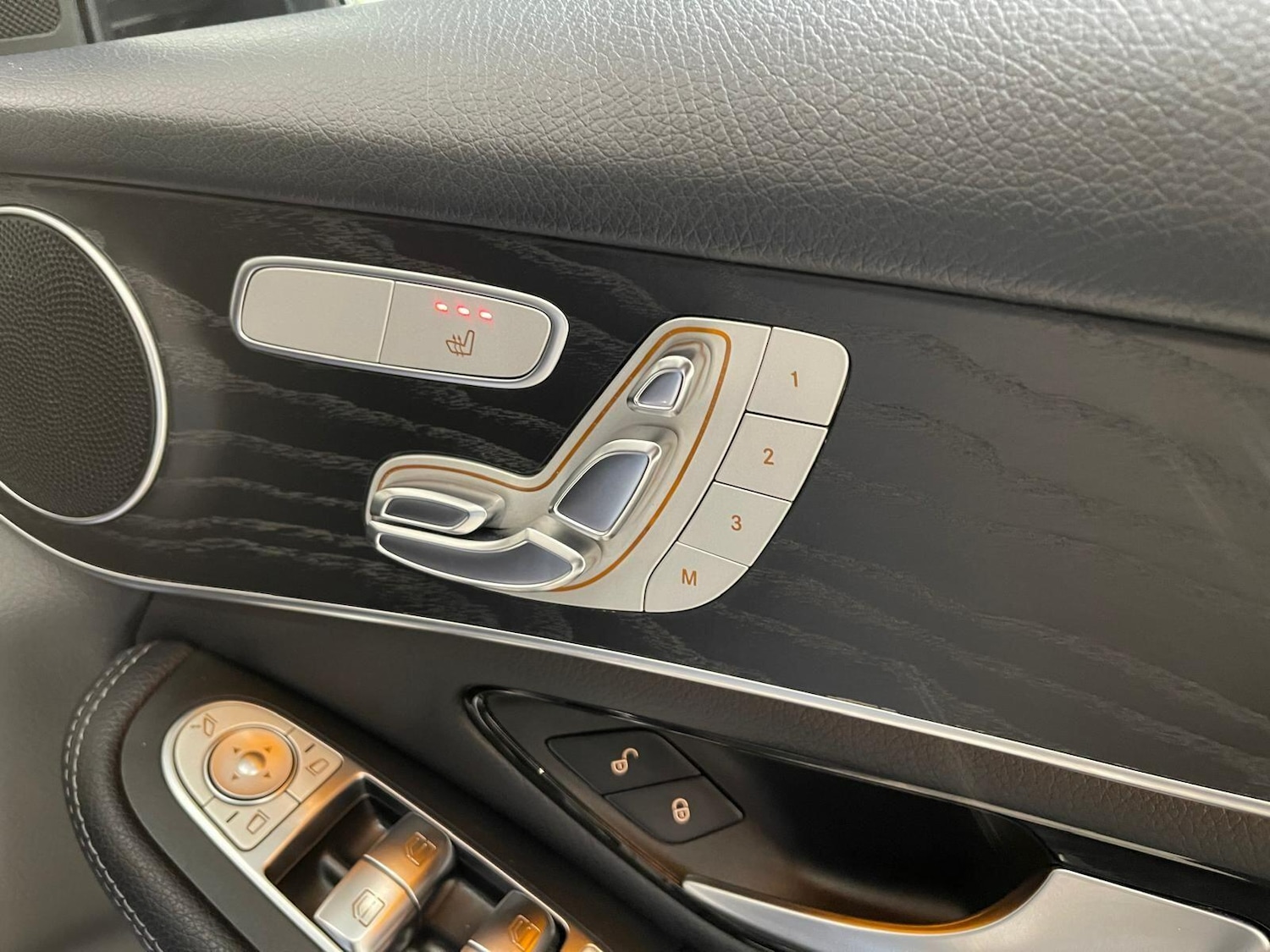 Used Mercedes-Benz GLC 2019 for sale - 76398236: Photo 24