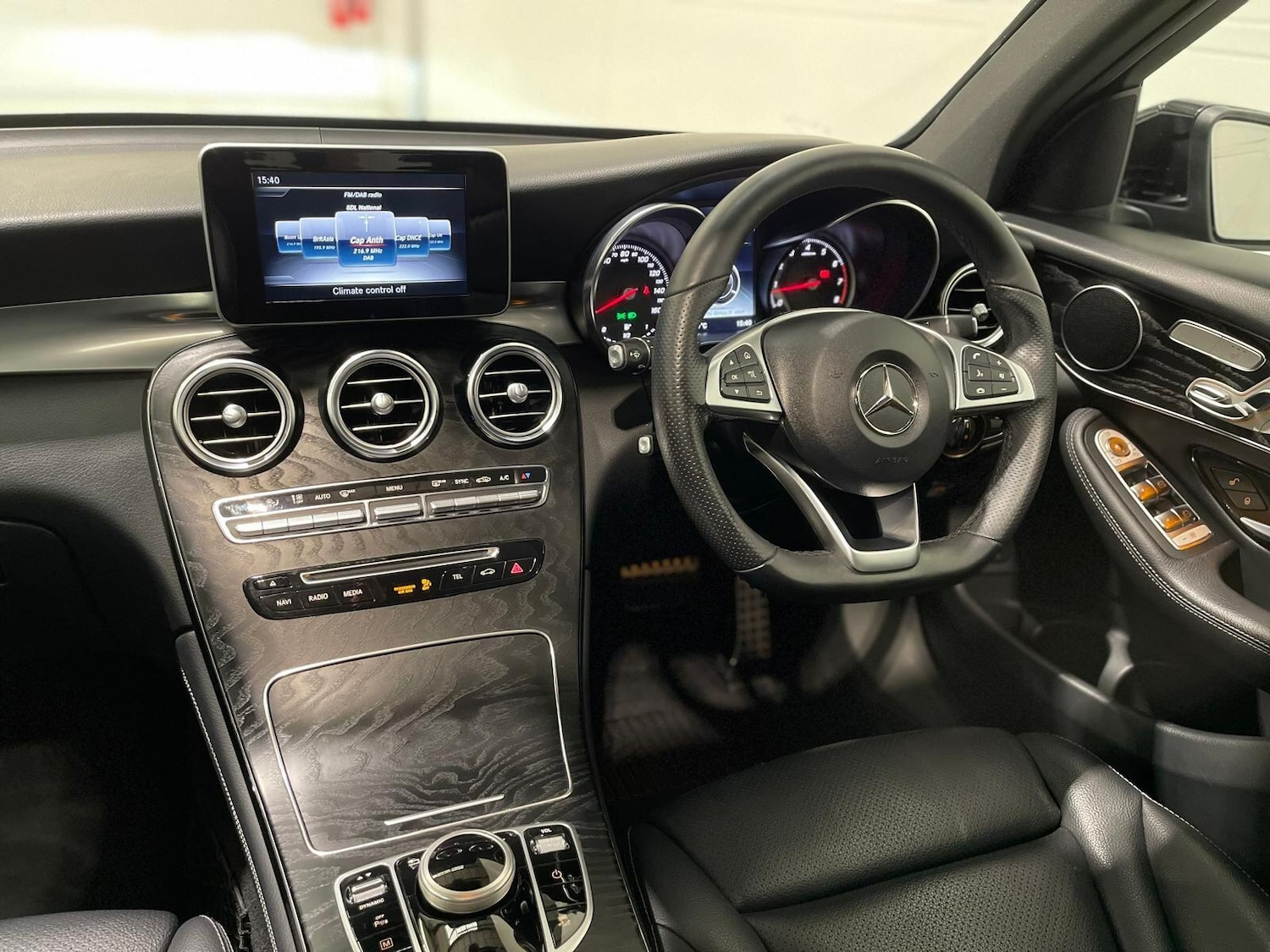 Used Mercedes-Benz GLC 2019 for sale - 76398236: Photo 30