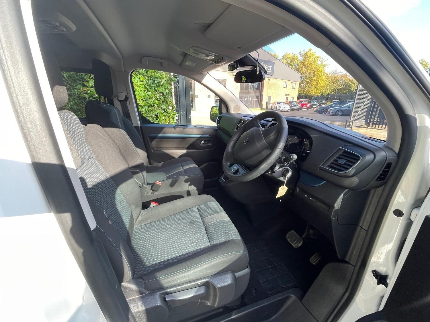 Used Peugeot Traveller 2020 for sale - 76399015: Photo 15