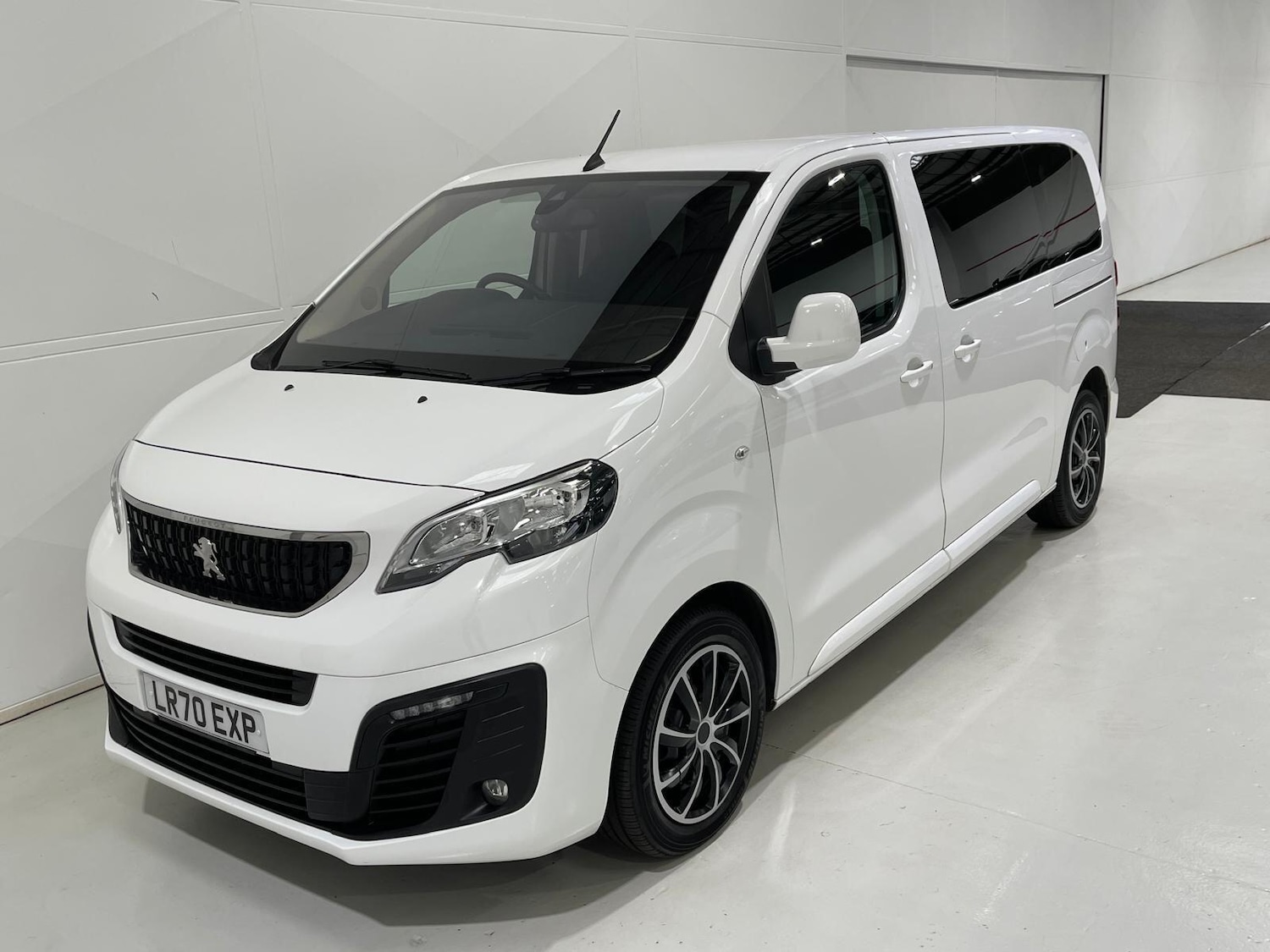 Used Peugeot Traveller 2020 for sale - 76399015: Photo 39