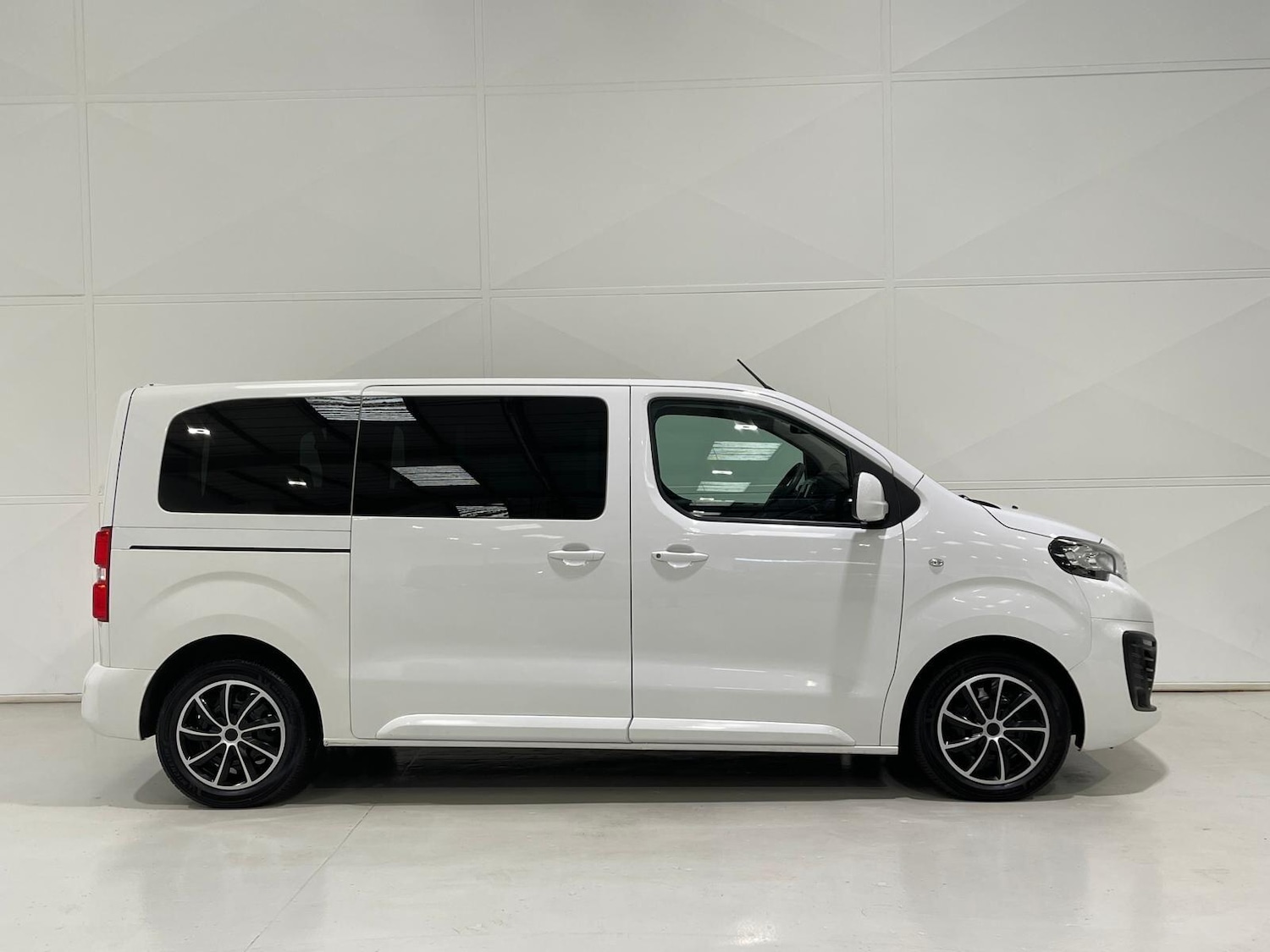 Used Peugeot Traveller 2020 for sale - 76399015: Photo 59