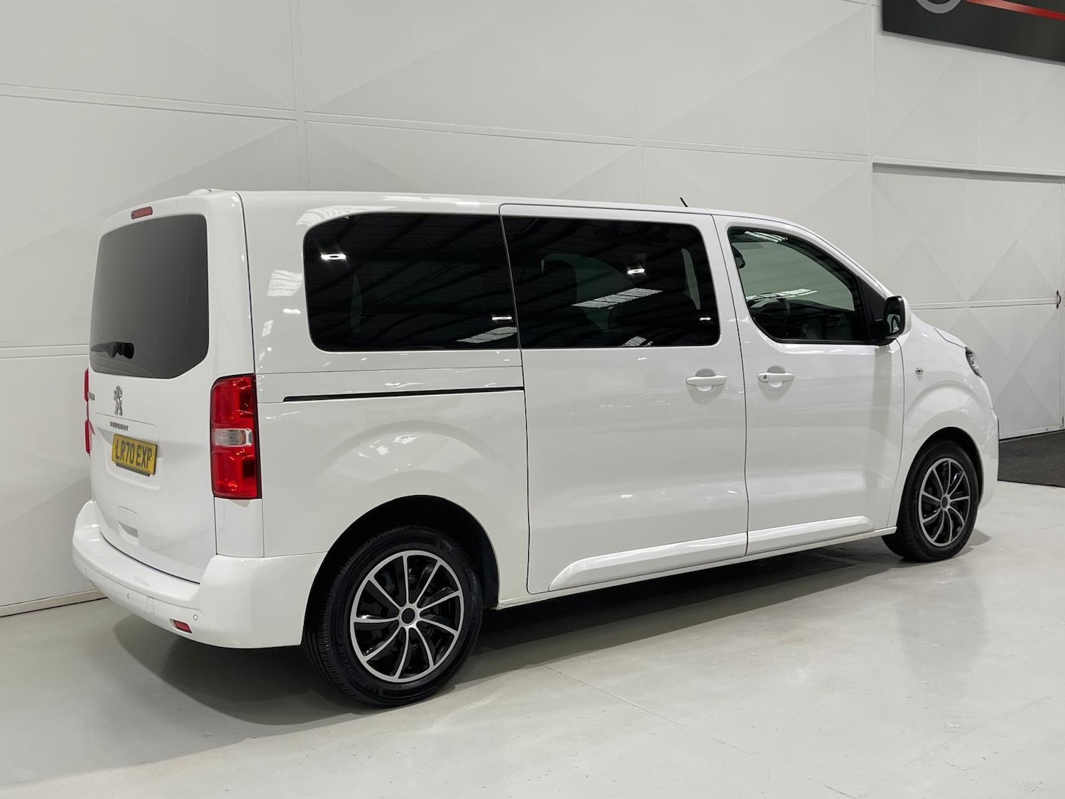 Used Peugeot Traveller 2020 for sale - 76399015: Photo 60