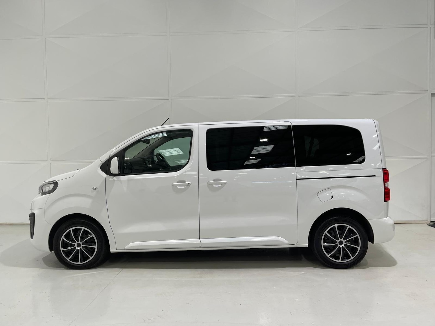 Used Peugeot Traveller 2020 for sale - 76399015: Photo 63