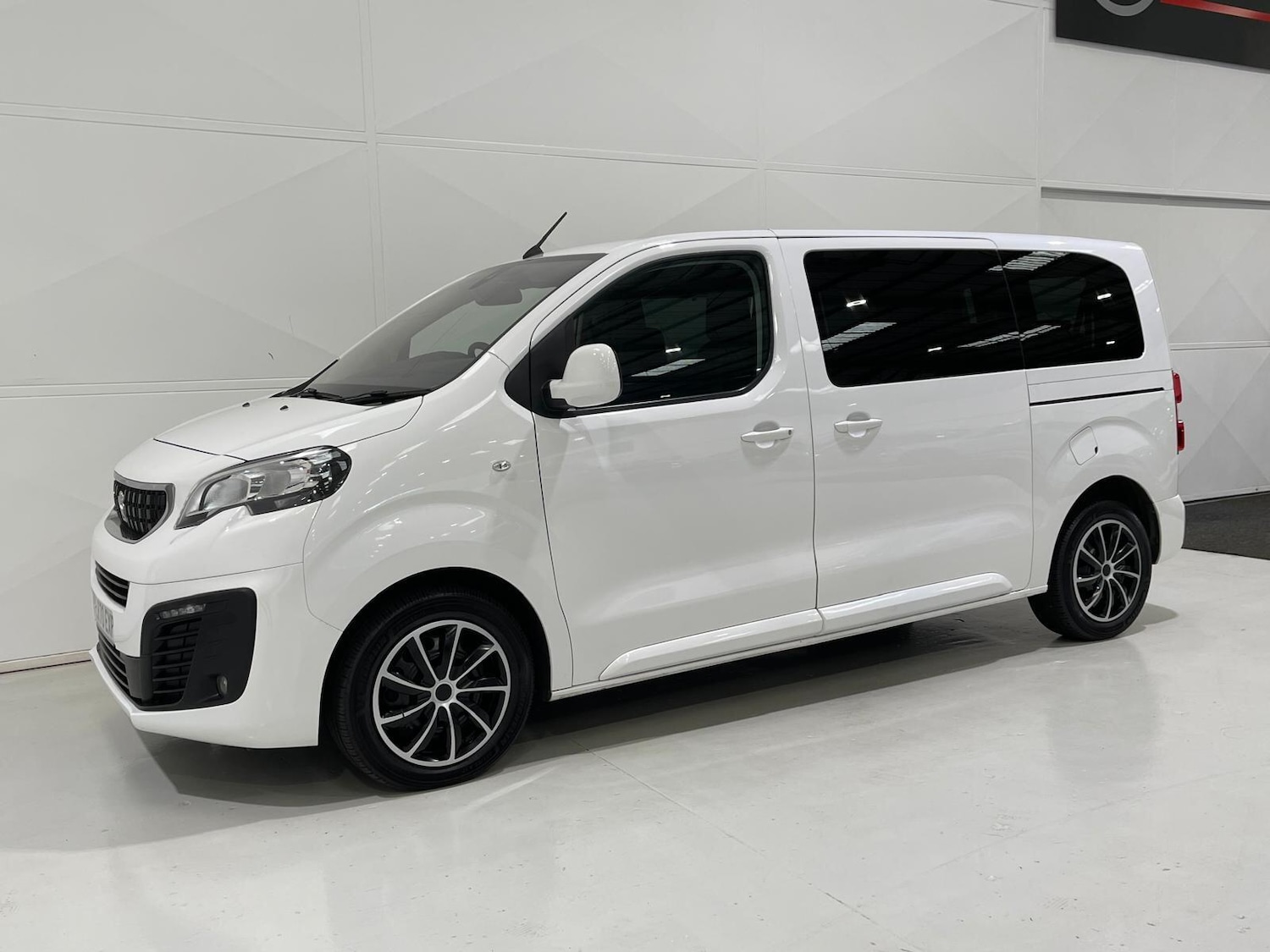 Used Peugeot Traveller 2020 for sale - 76399015: Photo 64