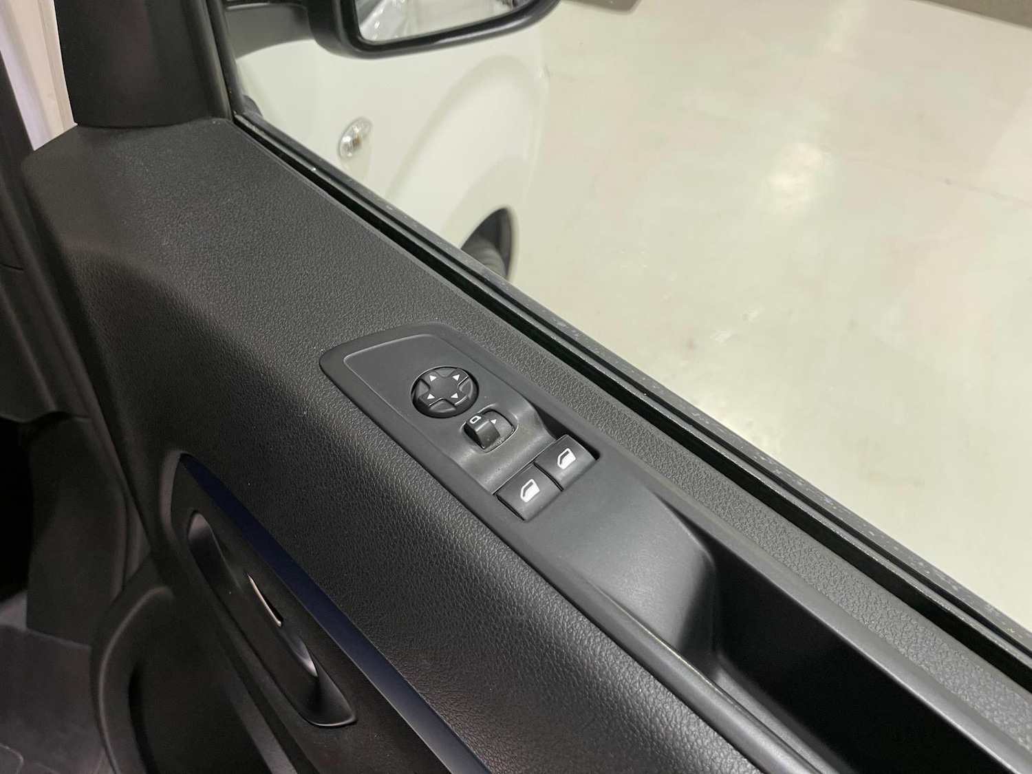 Used Peugeot Traveller 2020 for sale - 76399015: Photo 78