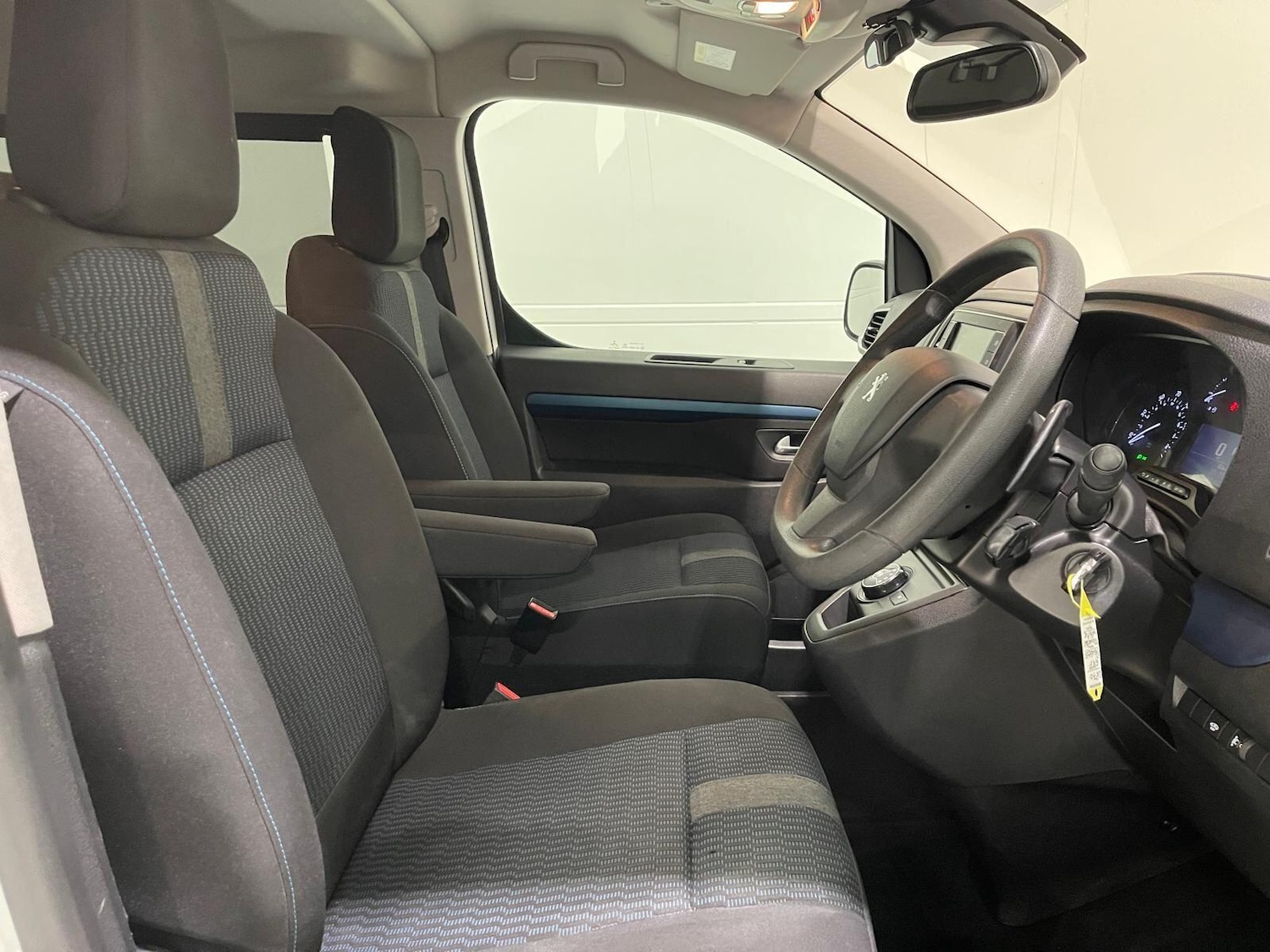 Used Peugeot Traveller 2020 for sale - 76399015: Photo 79