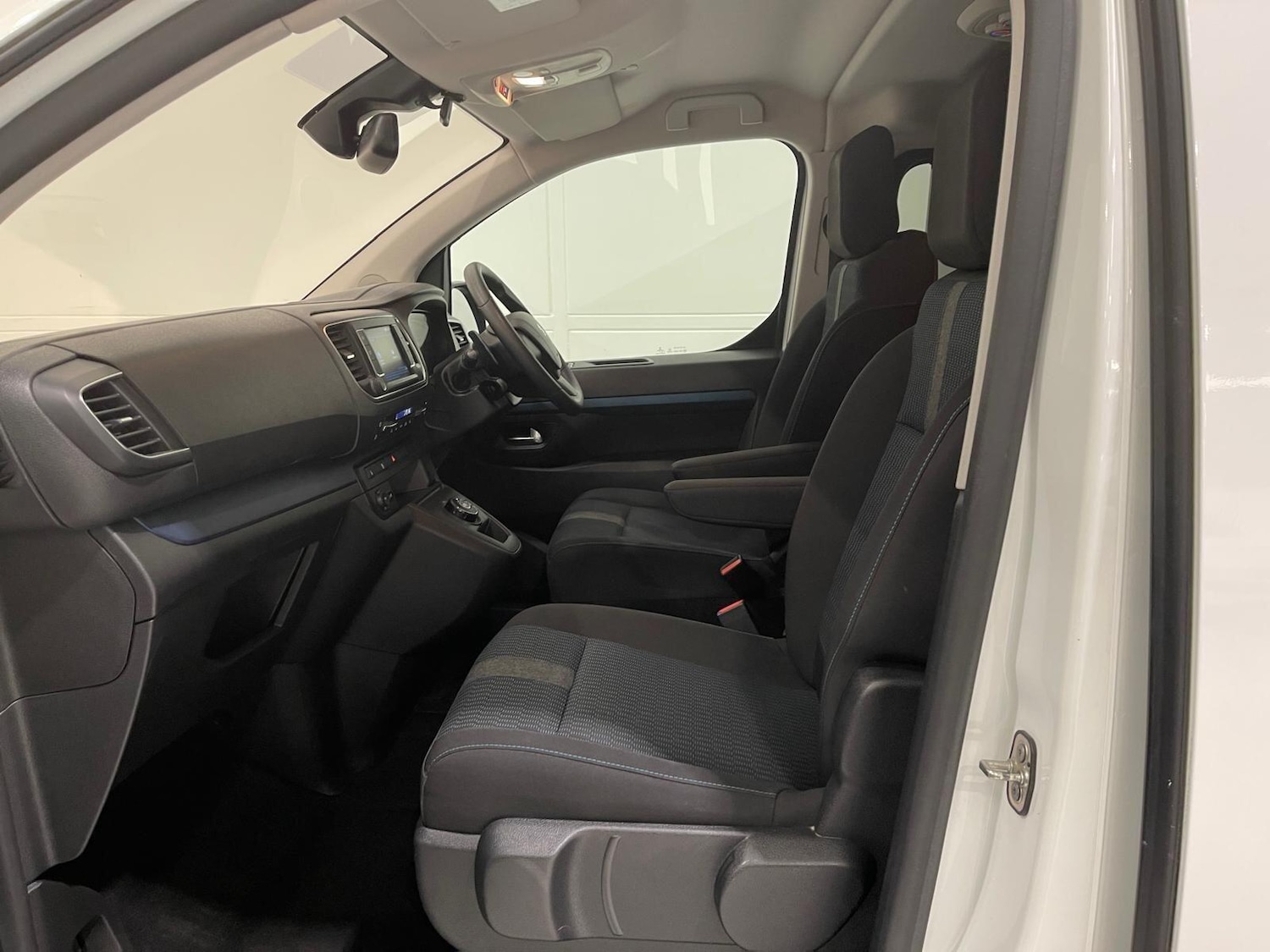 Used Peugeot Traveller 2020 for sale - 76399015: Photo 82