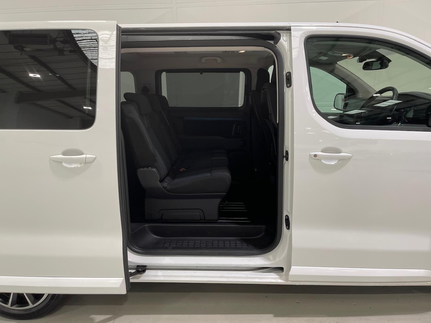 Used Peugeot Traveller 2020 for sale - 76399015: Photo 87