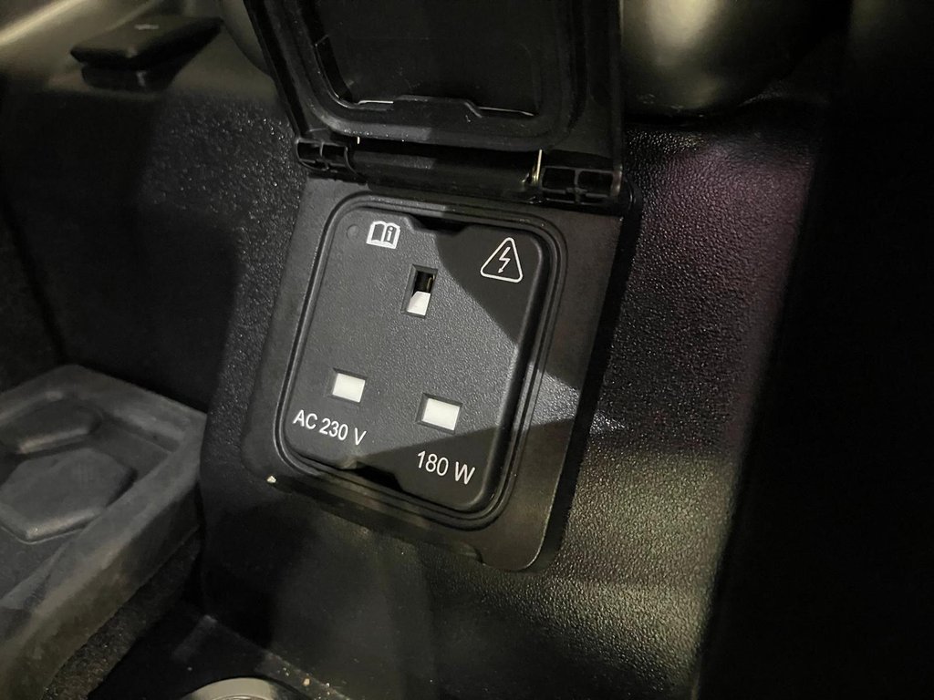 Used Land Rover Defender 130 2023 for sale - 76558882: Photo 29