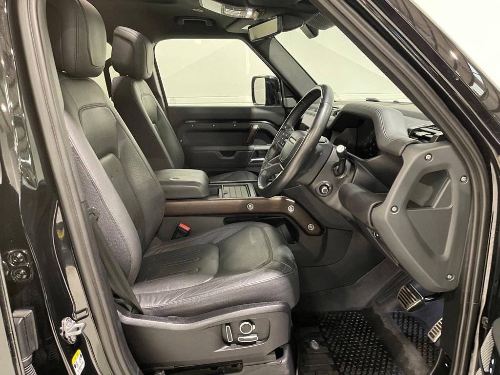 Used Land Rover Defender 130 2023 for sale - 76558882: Photo 35