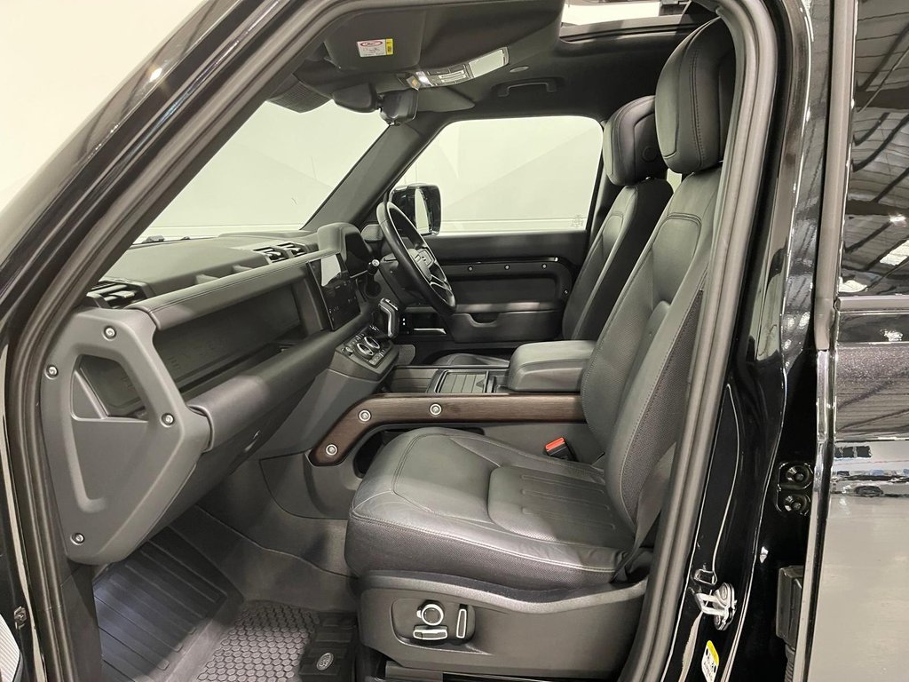 Used Land Rover Defender 130 2023 for sale - 76558882: Photo 38