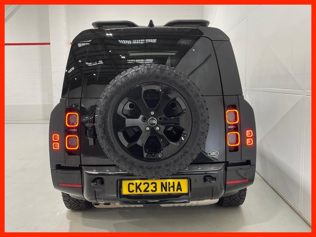 Used Land Rover Defender 130 2023 for sale - 76558882: Photo 4
