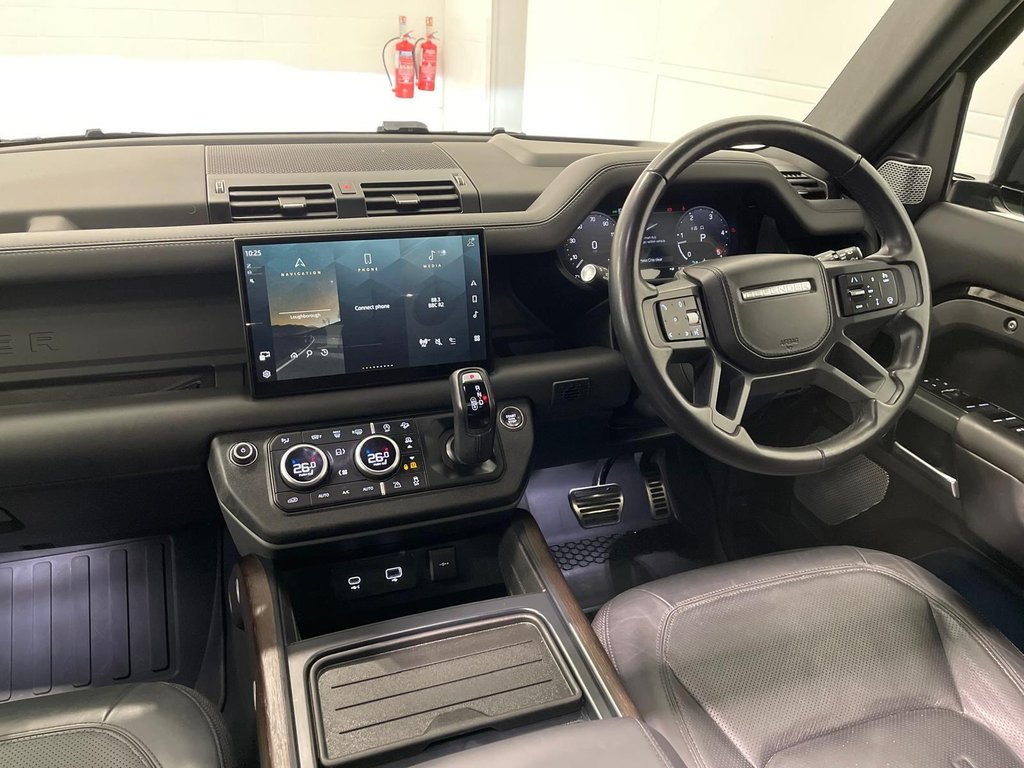 Used Land Rover Defender 130 2023 for sale - 76558882: Photo 40
