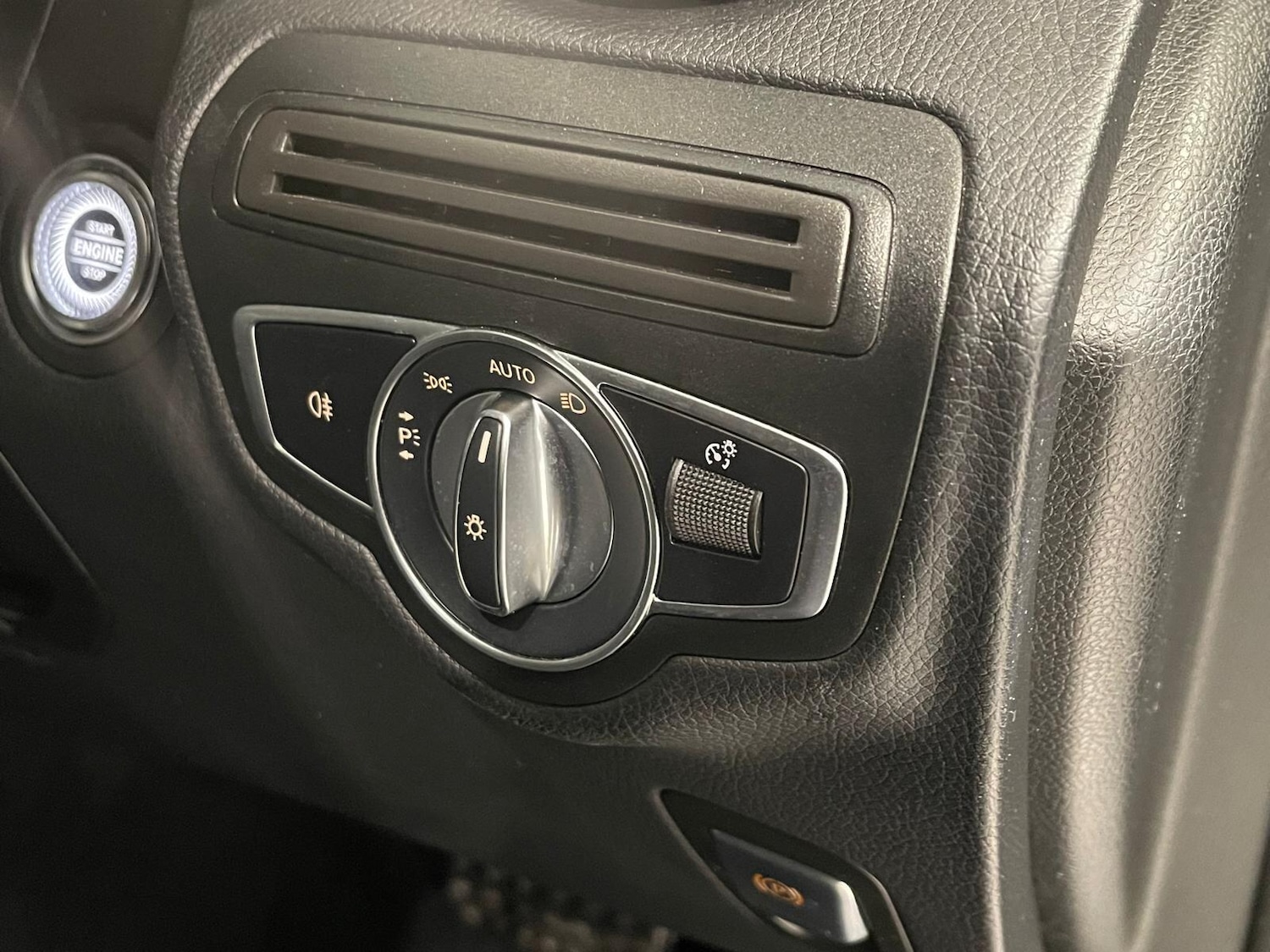 Used Mercedes-Benz GLC 2020 for sale - 76398984: Photo 23