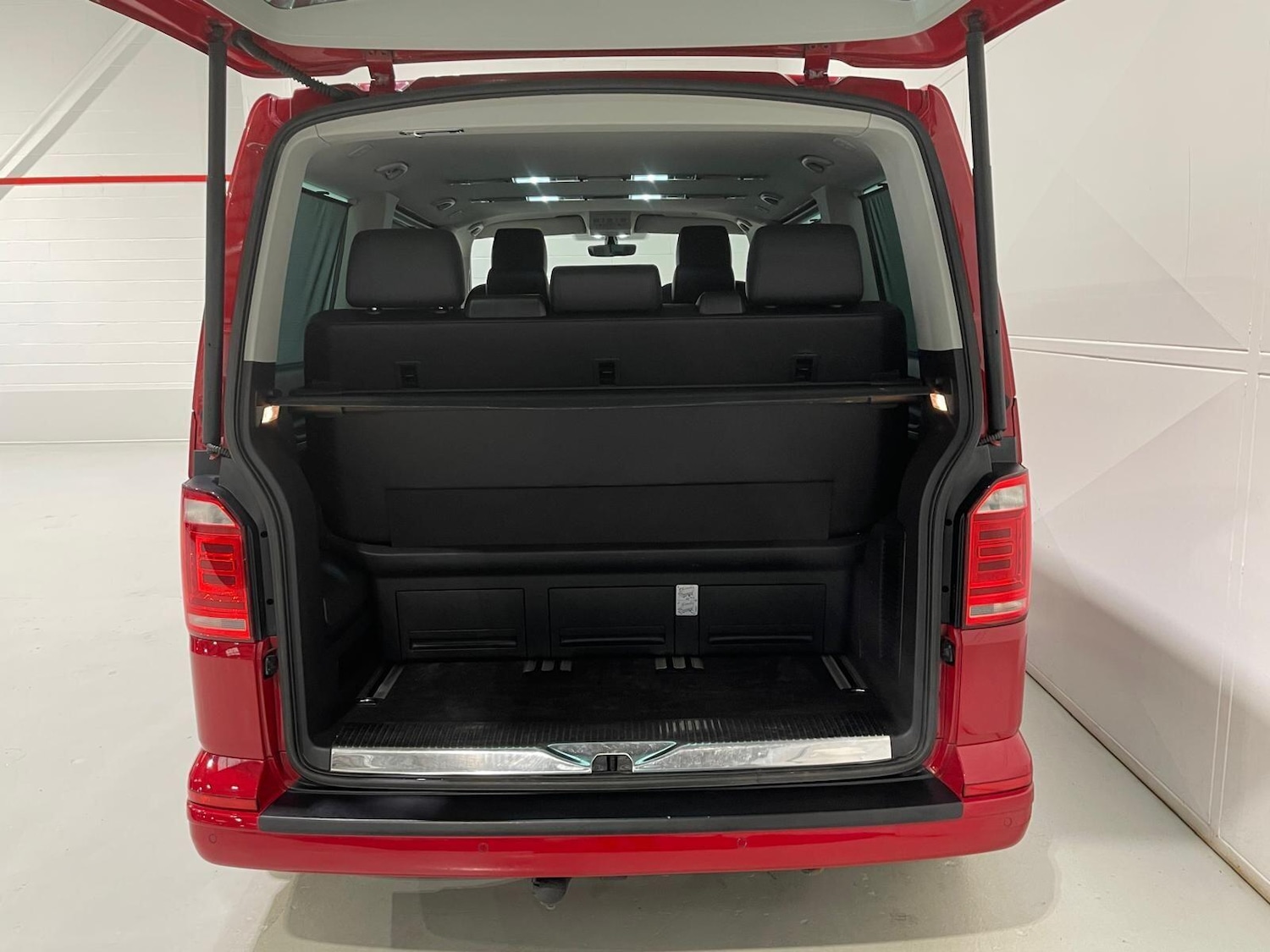 Used Volkswagen Caravelle 2017 for sale - 76399111: Photo 45