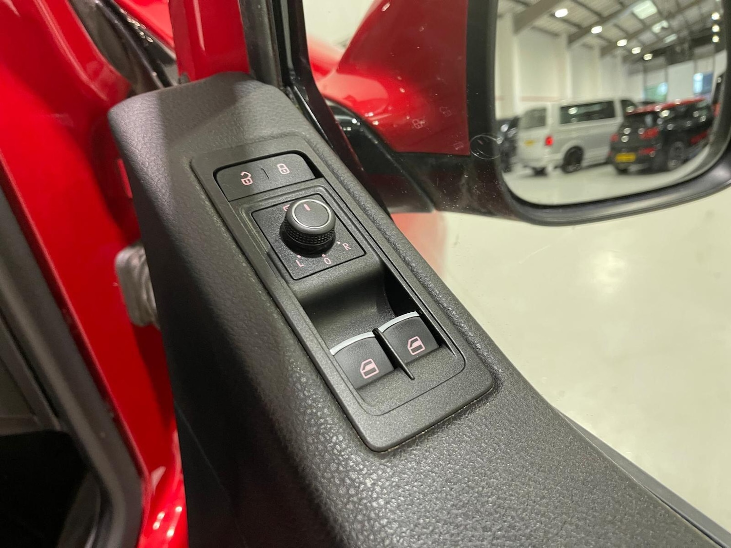 Used Volkswagen Caravelle 2017 for sale - 76399111: Photo 72