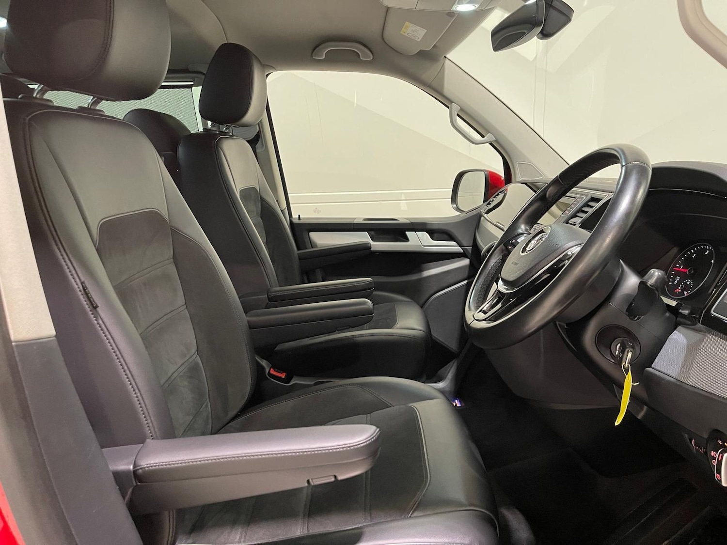 Used Volkswagen Caravelle 2017 for sale - 76399111: Photo 73