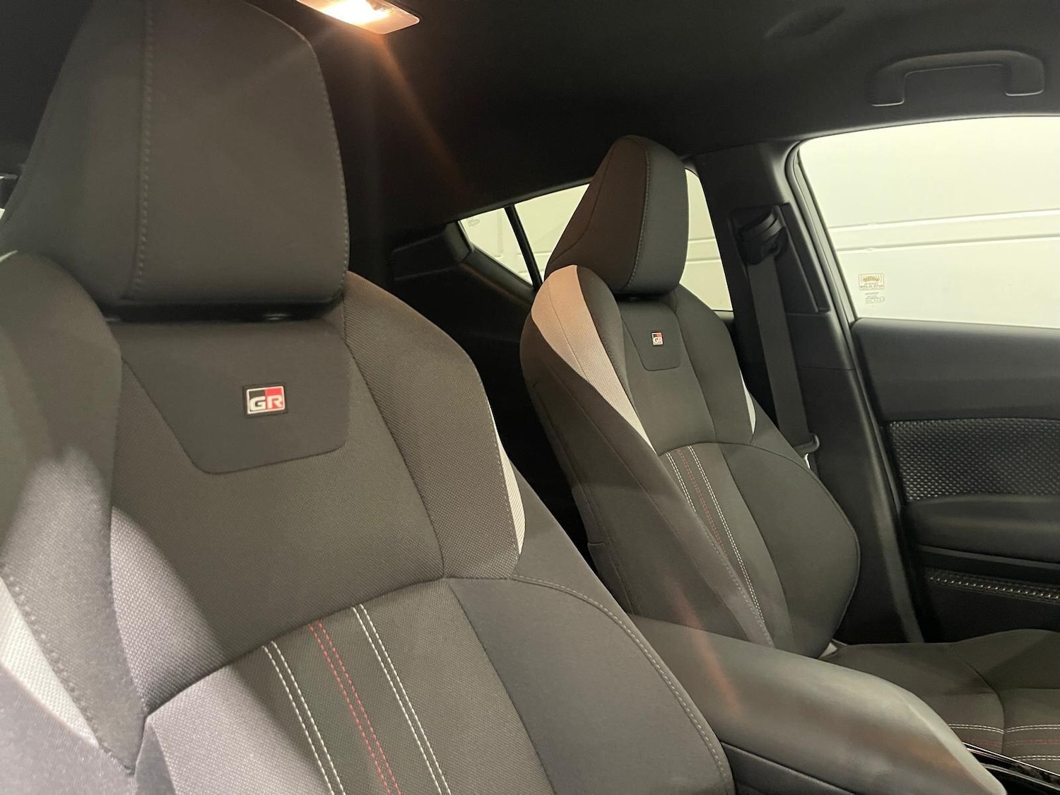 Used Toyota C-HR 2023 for sale - 76399302: Photo 32