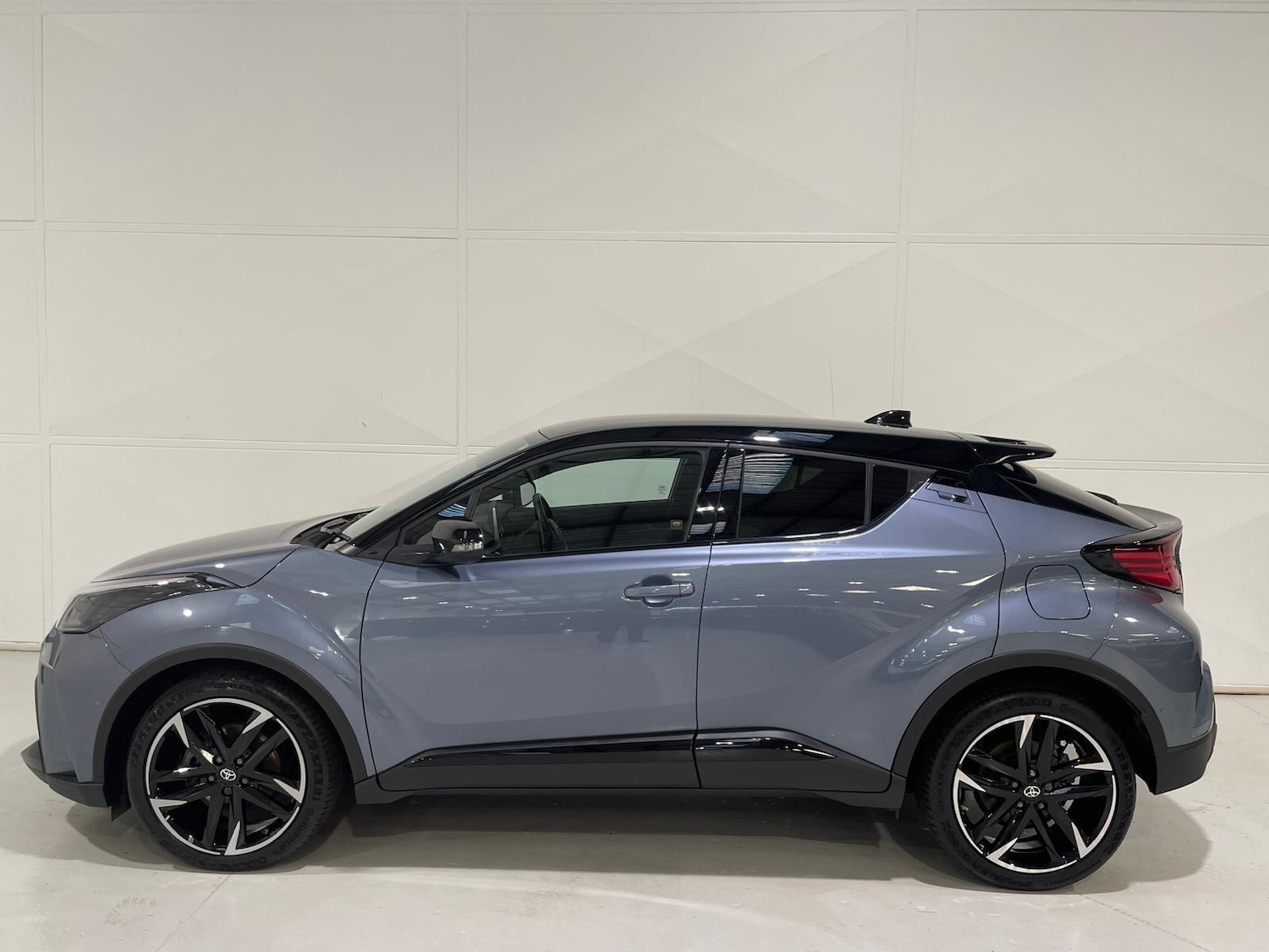 Used Toyota C-HR 2023 for sale - 76399302: Photo 5