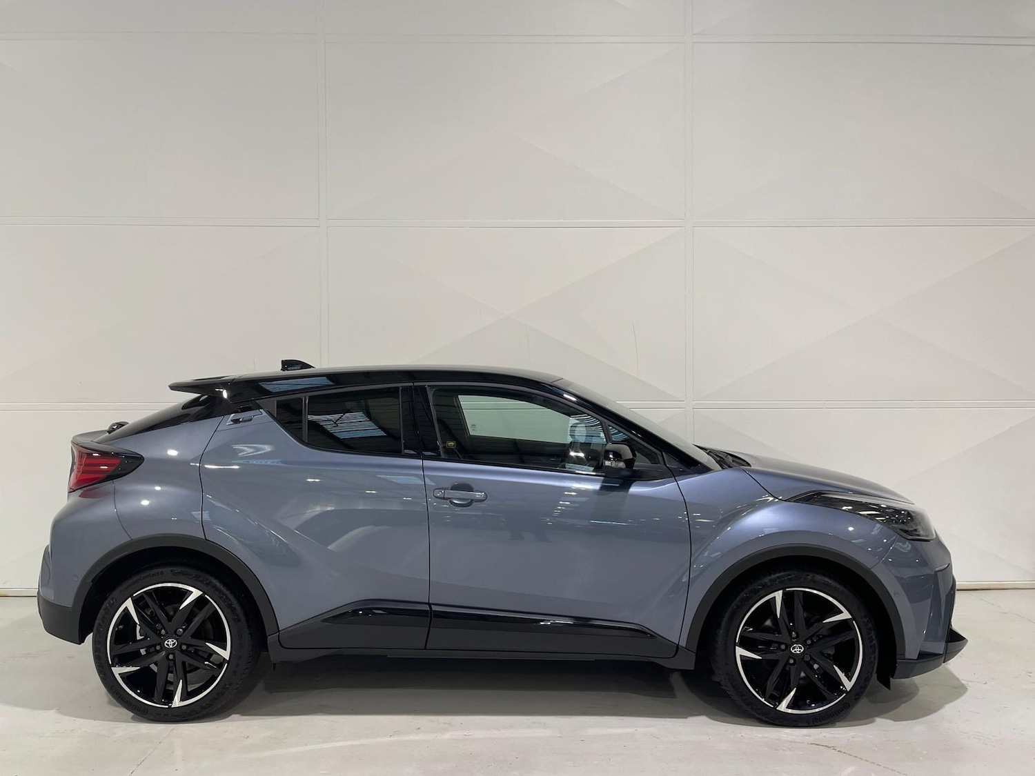 Used Toyota C-HR 2023 for sale - 76399302: Photo 61