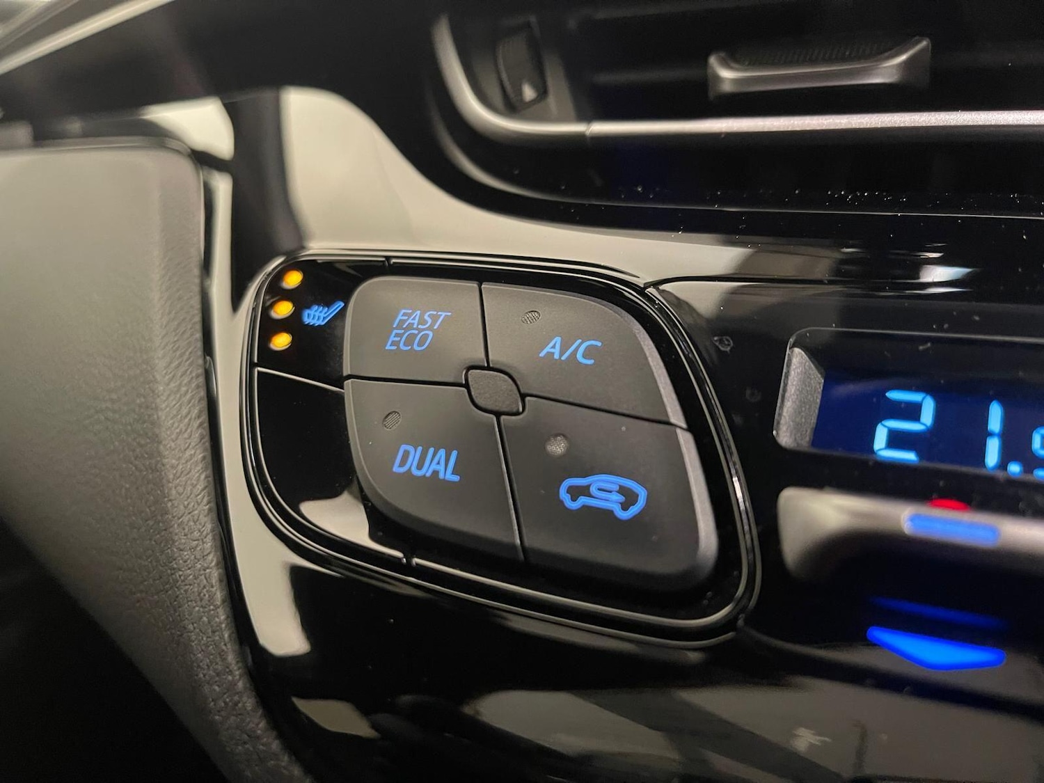 Used Toyota C-HR 2023 for sale - 76399302: Photo 77