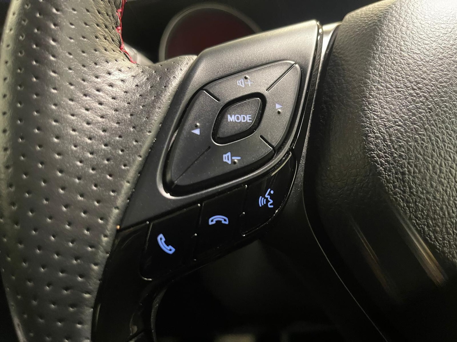 Used Toyota C-HR 2023 for sale - 76399302: Photo 81