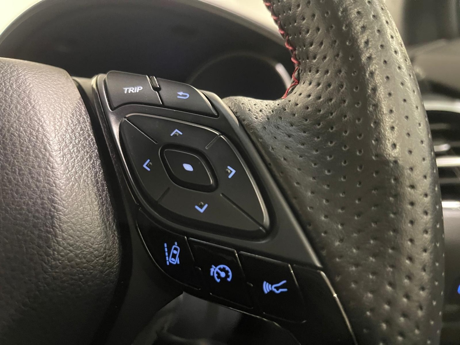 Used Toyota C-HR 2023 for sale - 76399302: Photo 82