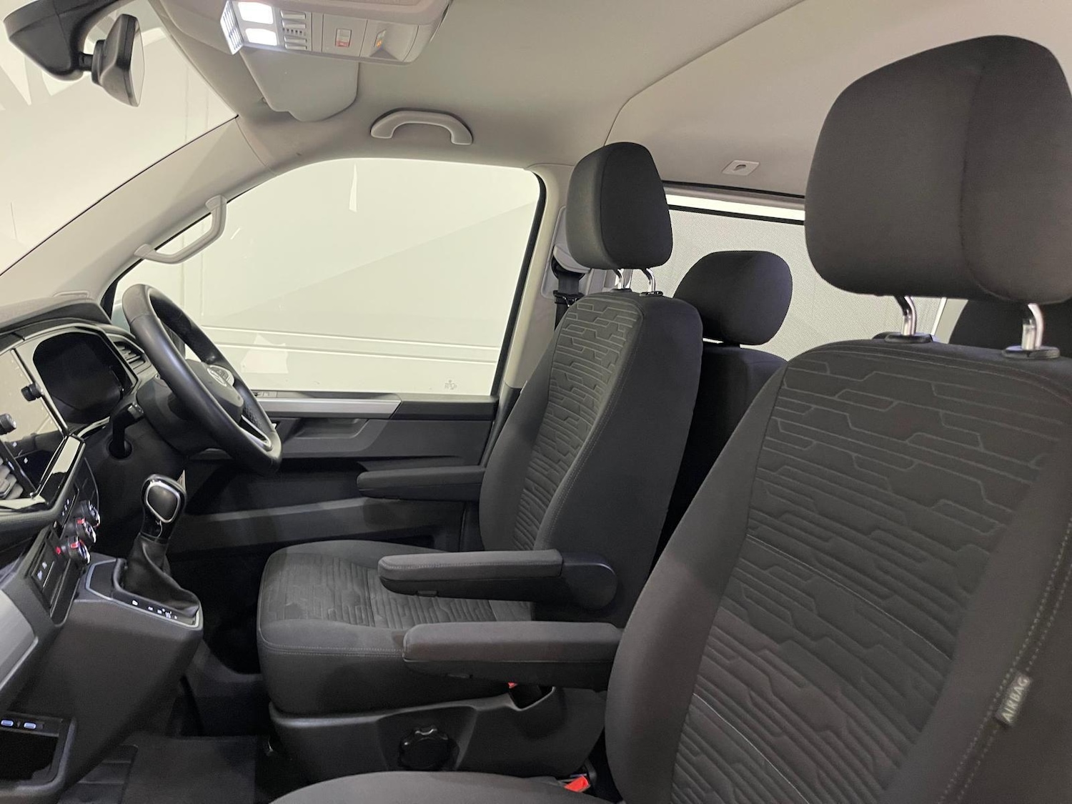 Used Volkswagen Caravelle 2020 for sale - 76397902: Photo 31