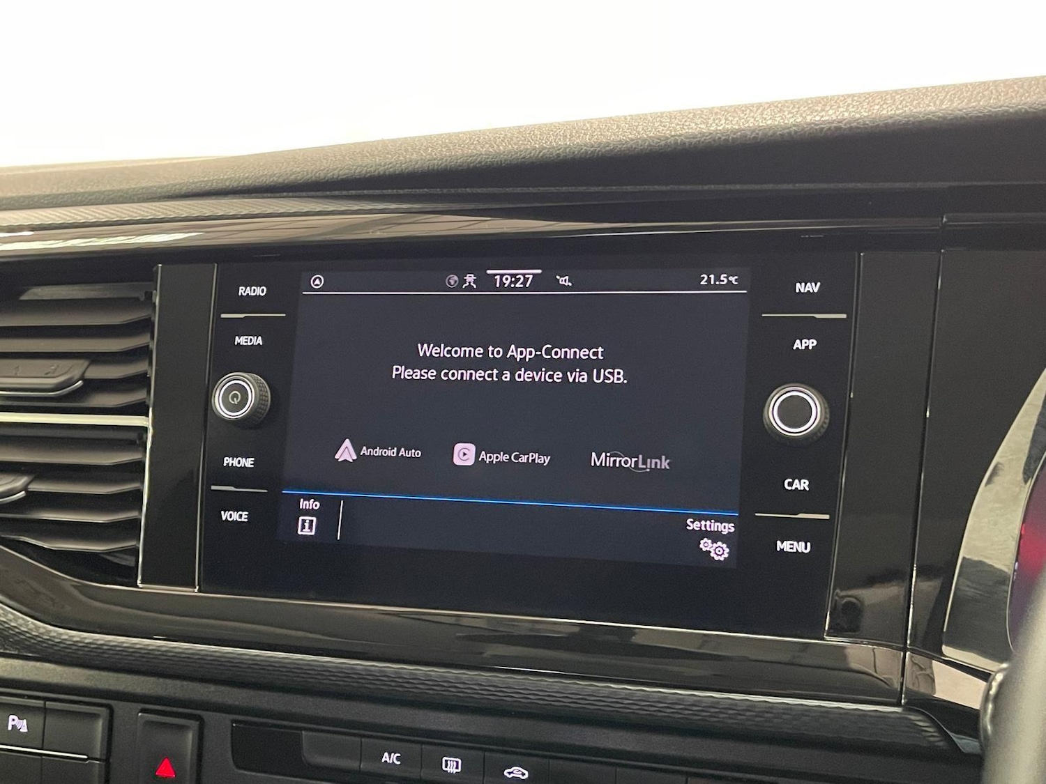 Used Volkswagen Caravelle 2020 for sale - 76397902: Photo 82