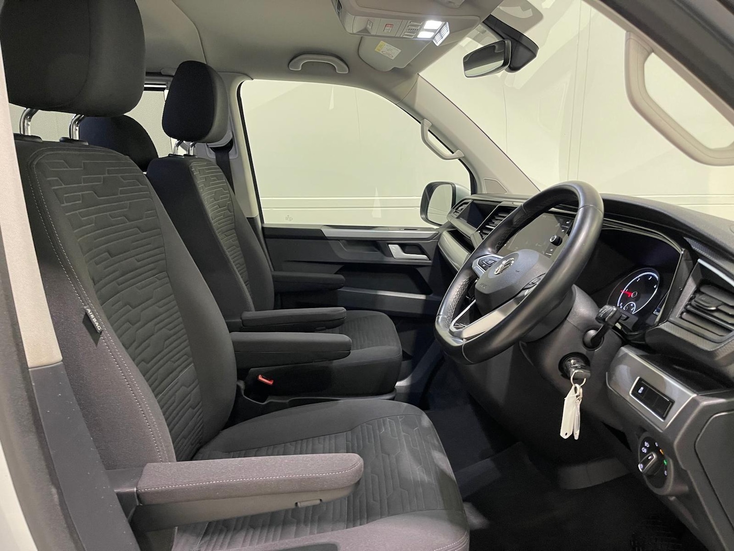 Used Volkswagen Caravelle 2020 for sale - 76397902: Photo 92