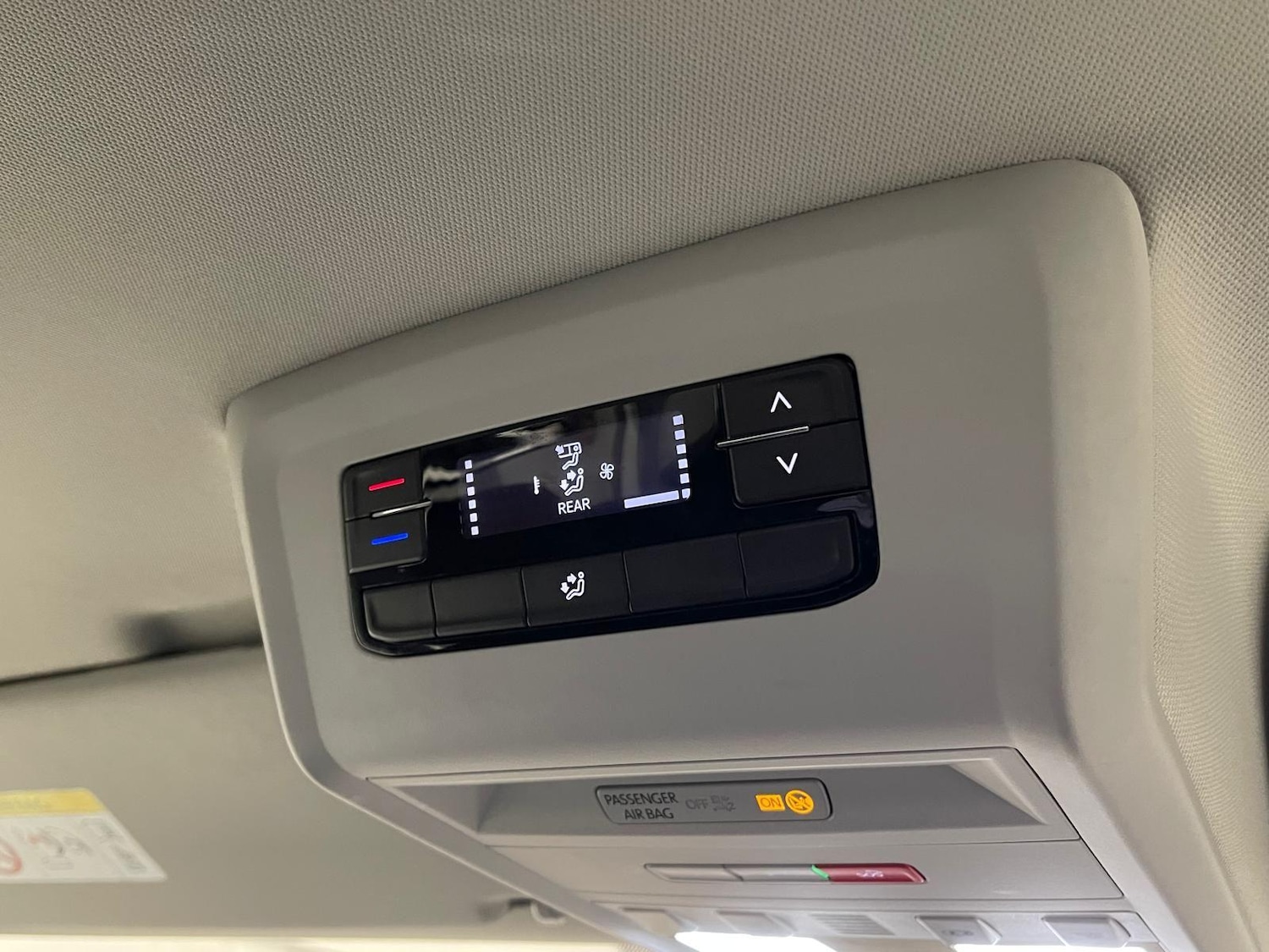 Used Volkswagen Caravelle 2020 for sale - 76397902: Photo 99