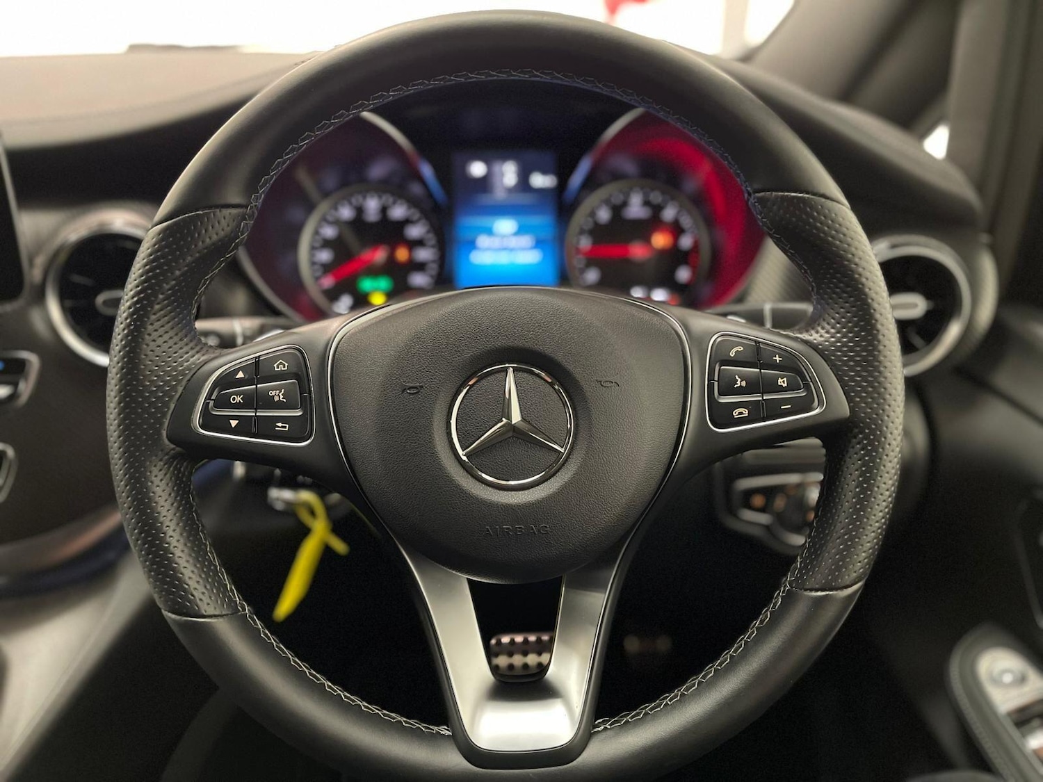 Used Mercedes-Benz V-Class 2022 for sale - 76398214: Photo 76