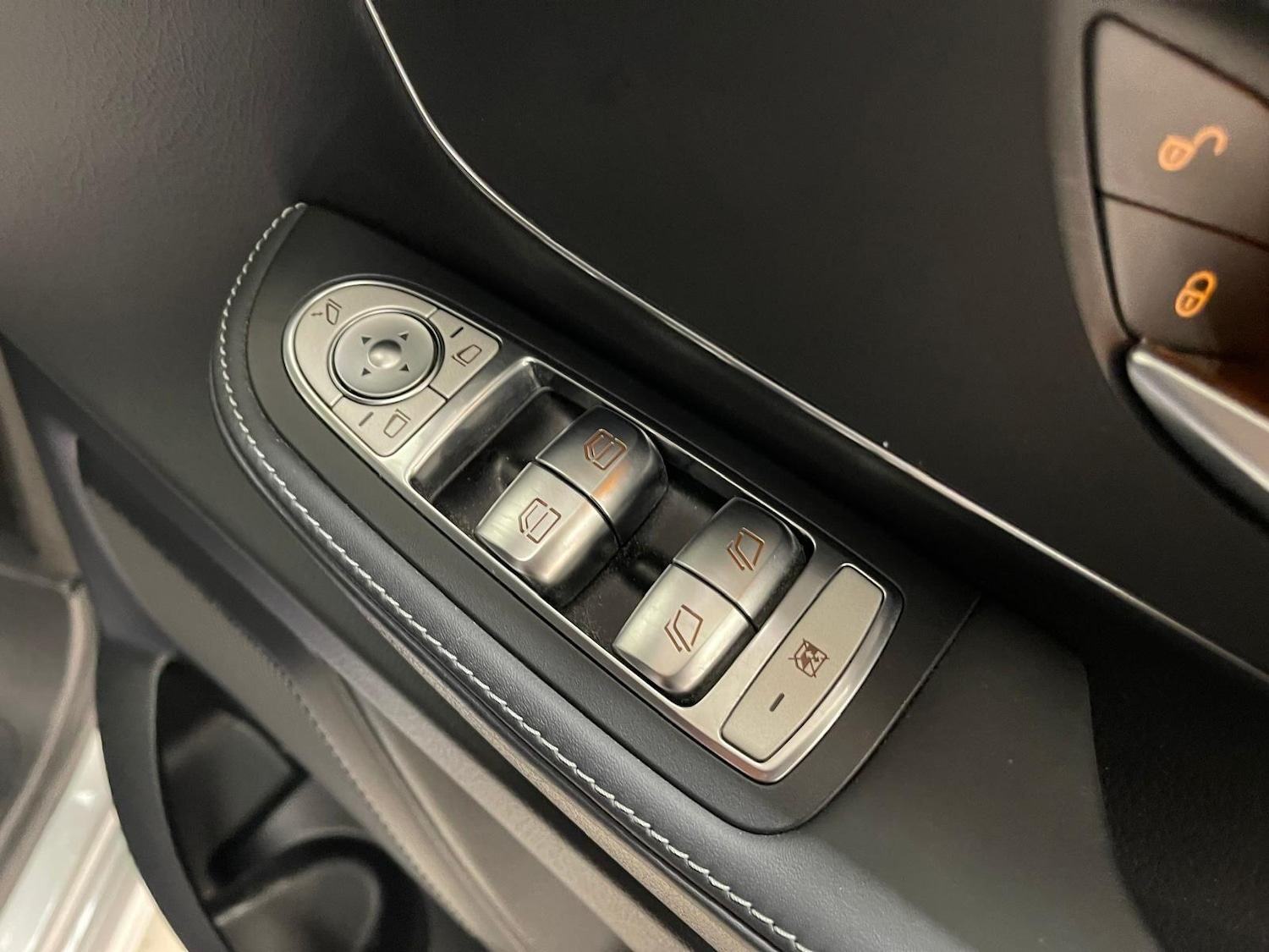 Used Mercedes-Benz V-Class 2022 for sale - 76398214: Photo 91