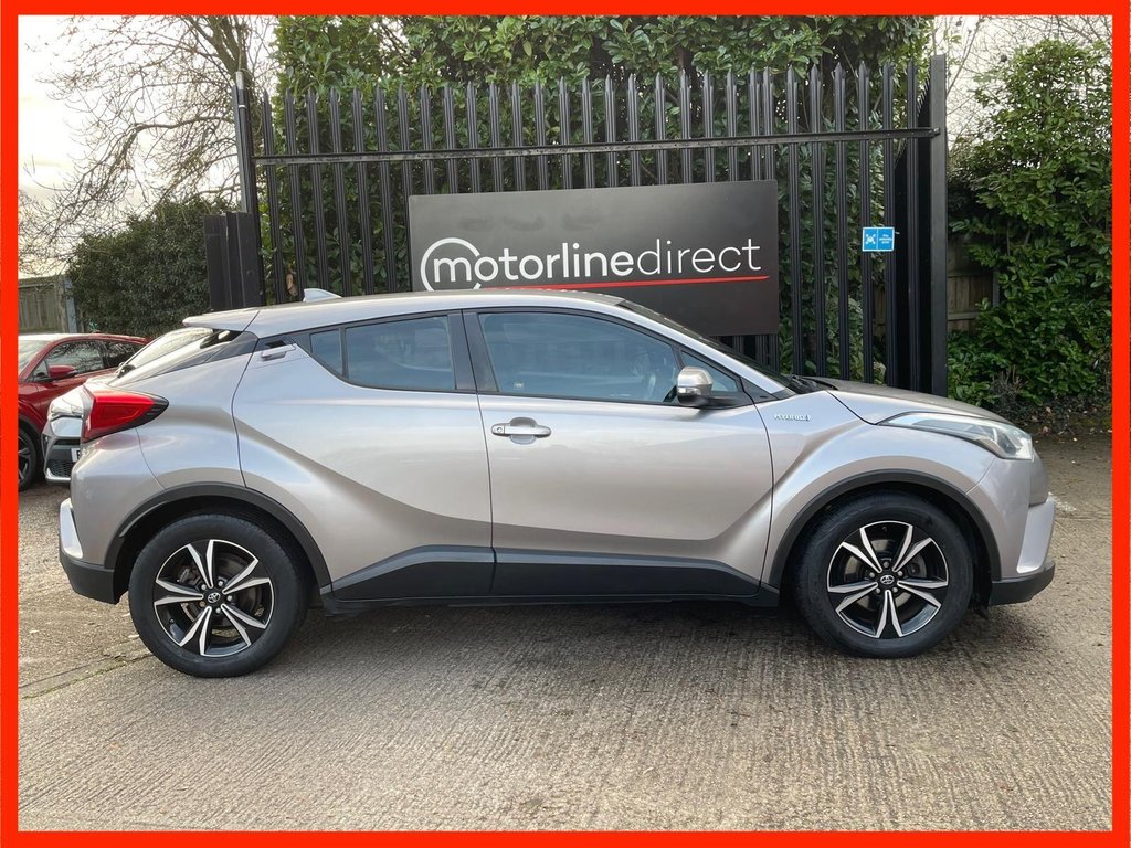 Used Toyota C-HR 2017 for sale - 76797826: Photo 2