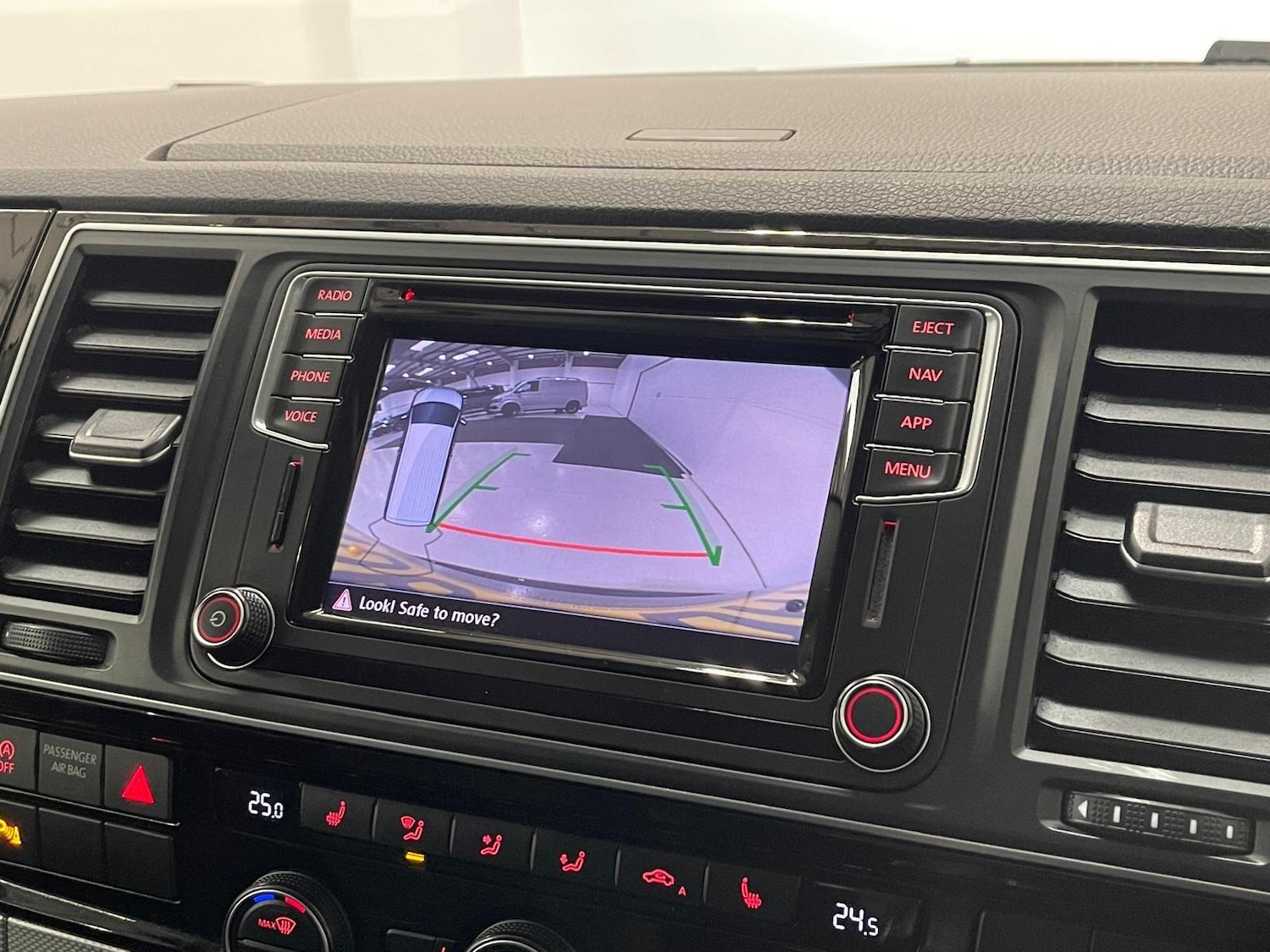 Used Volkswagen Caravelle 2018 for sale - 76398311: Photo 14